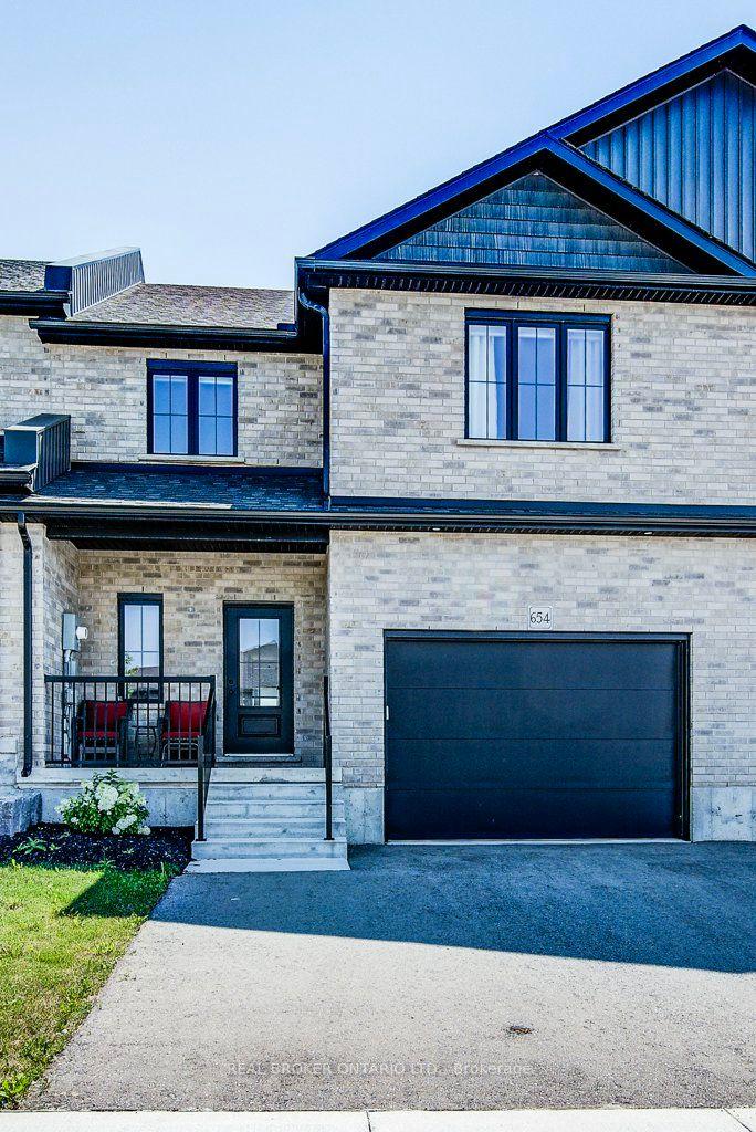 Photo 2 of 654 Wray Avenue S, North Perth, Listowel — HOMEH