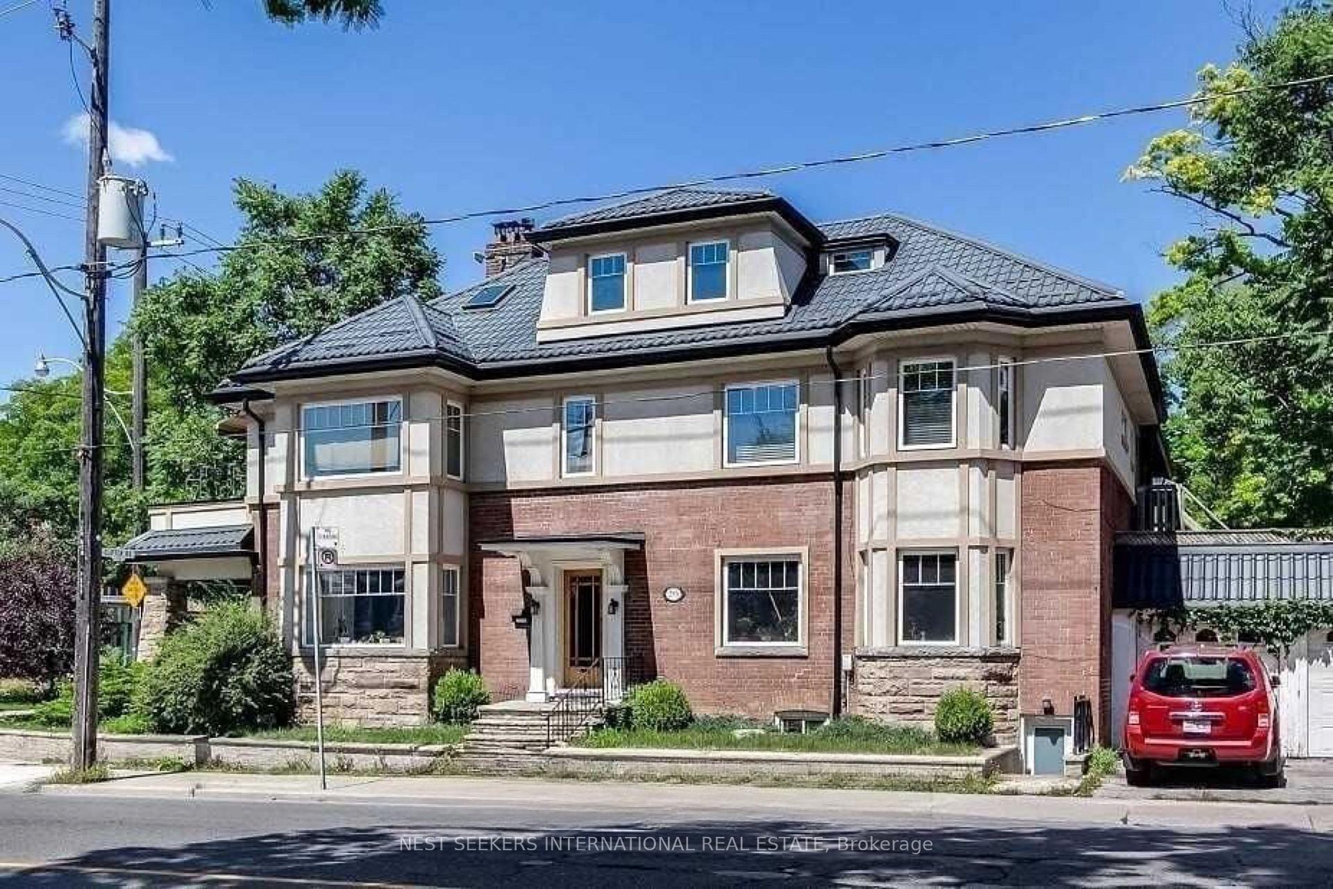 Photo 3 of Unit 2, 250 St Clair Avenue E, Toronto, Rosedale-Moore Park — HOMEH
