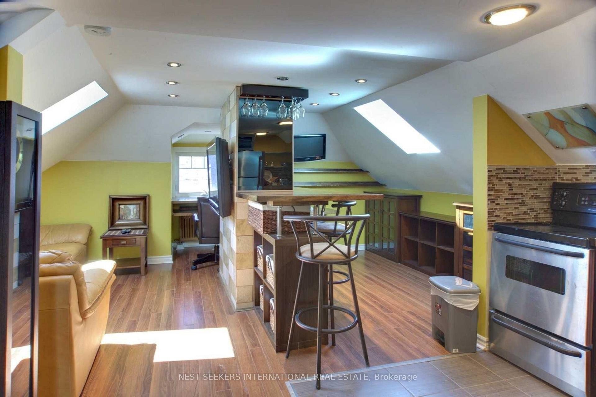 Photo 5 of Unit 2, 250 St Clair Avenue E, Toronto, Rosedale-Moore Park — HOMEH