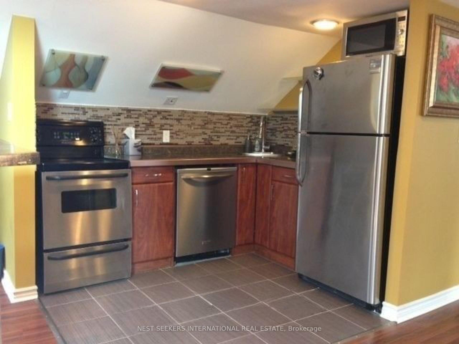 Photo 6 of Unit 2, 250 St Clair Avenue E, Toronto, Rosedale-Moore Park — HOMEH