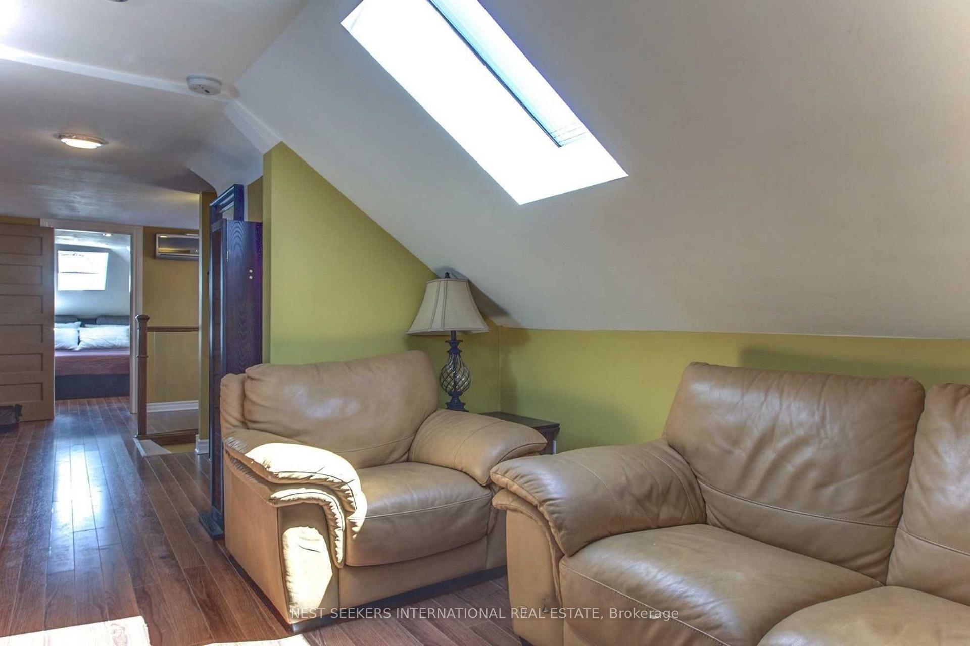 Photo 10 of Unit 2, 250 St Clair Avenue E, Toronto, Rosedale-Moore Park — HOMEH