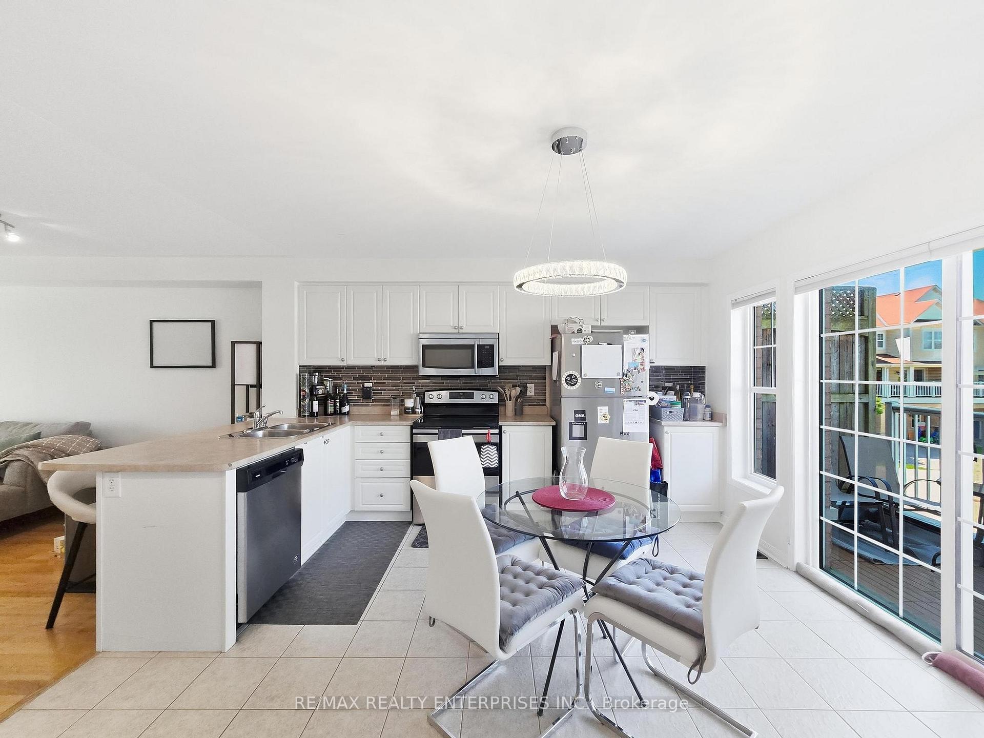 Photo 10 of 112 Harbourside Drive, Whitby, Port Whitby — HOMEH