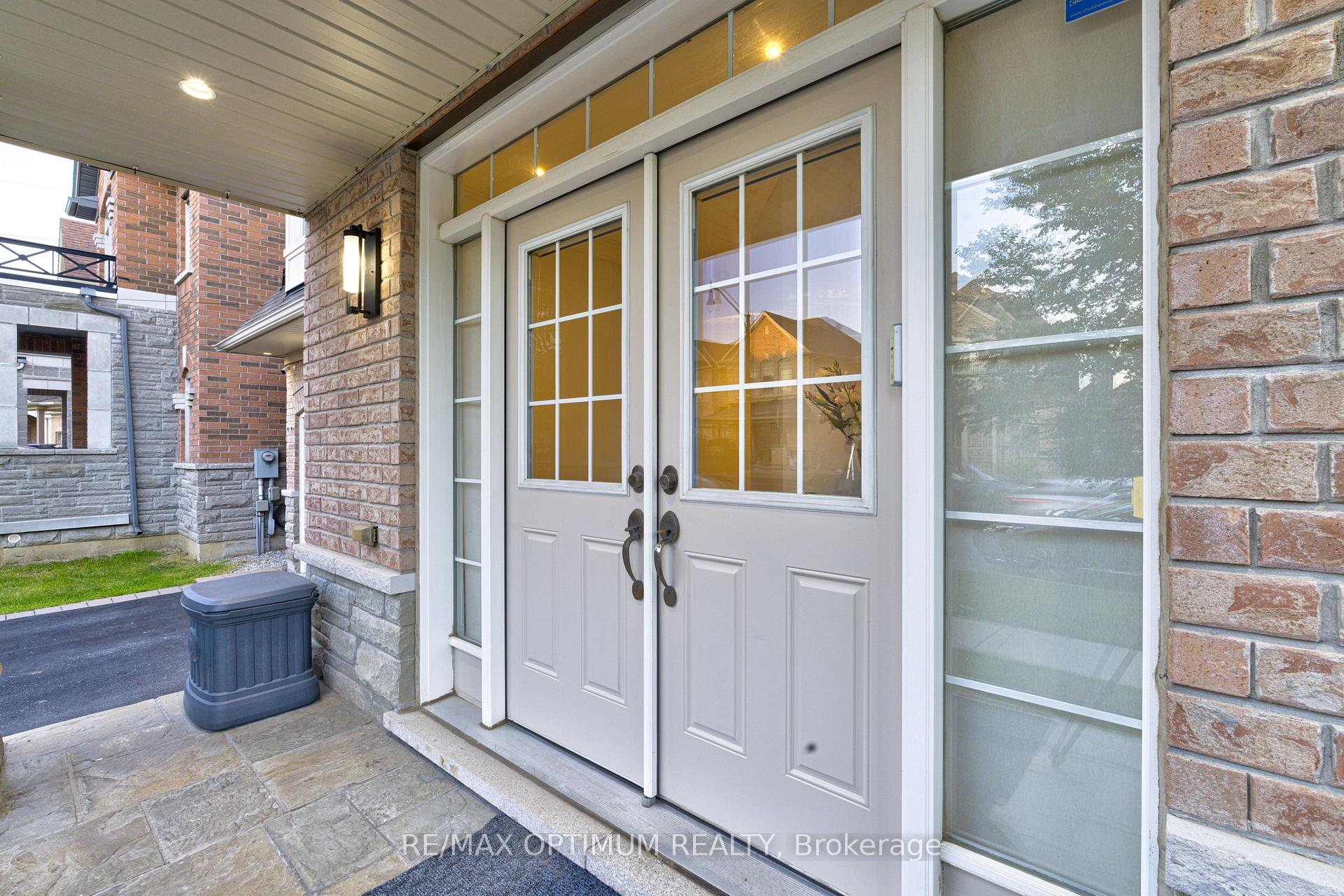 Photo 3 of 46 Sliprock Crescent, Brampton, Credit Valley — HOMEH