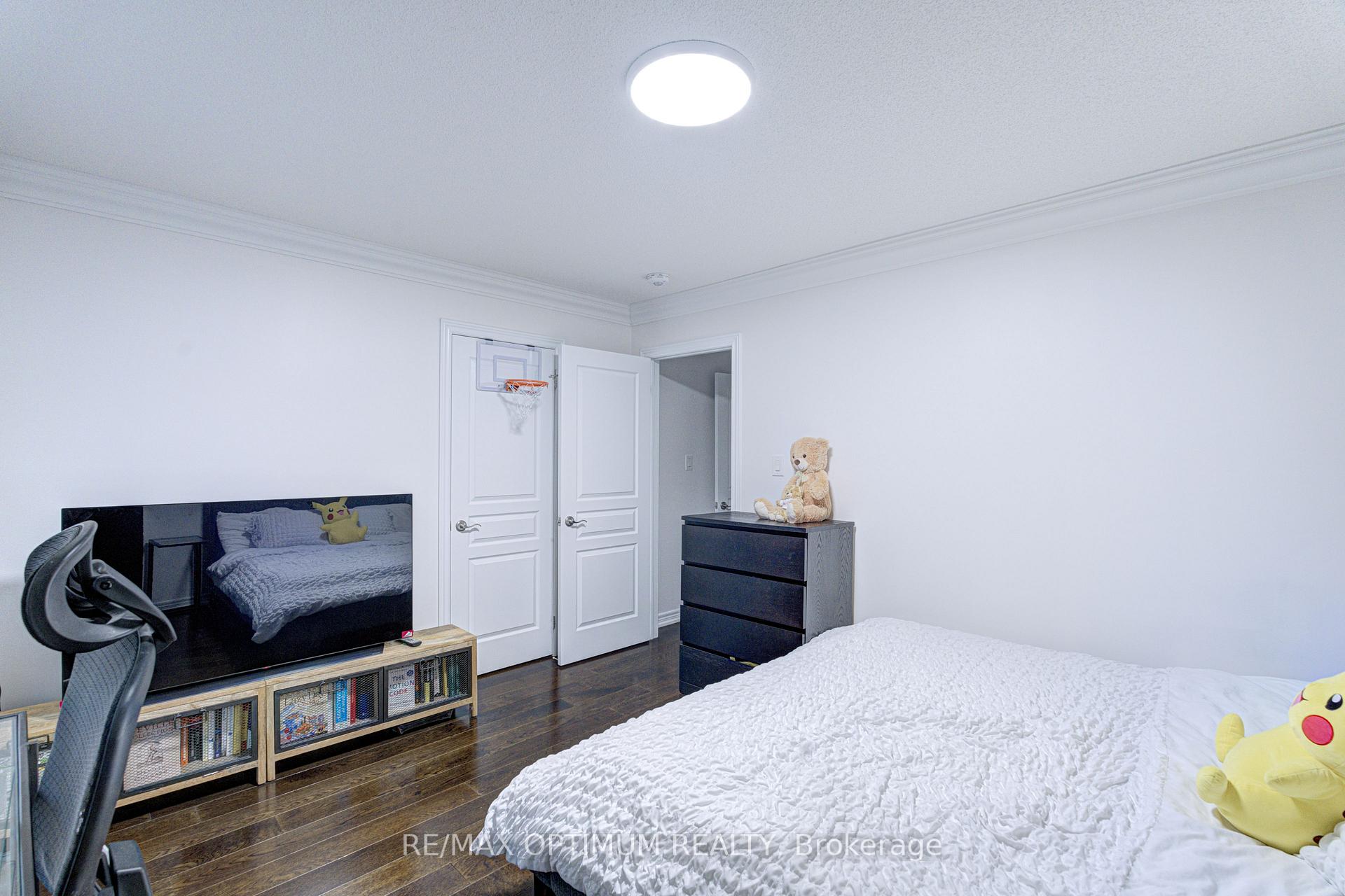 Photo 38 of 46 Sliprock Crescent, Brampton, Credit Valley — HOMEH