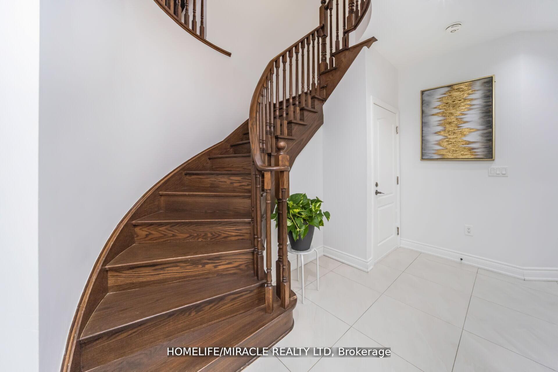 Photo 19 of 10 Kenora Street, Brampton, Credit Valley — HOMEH