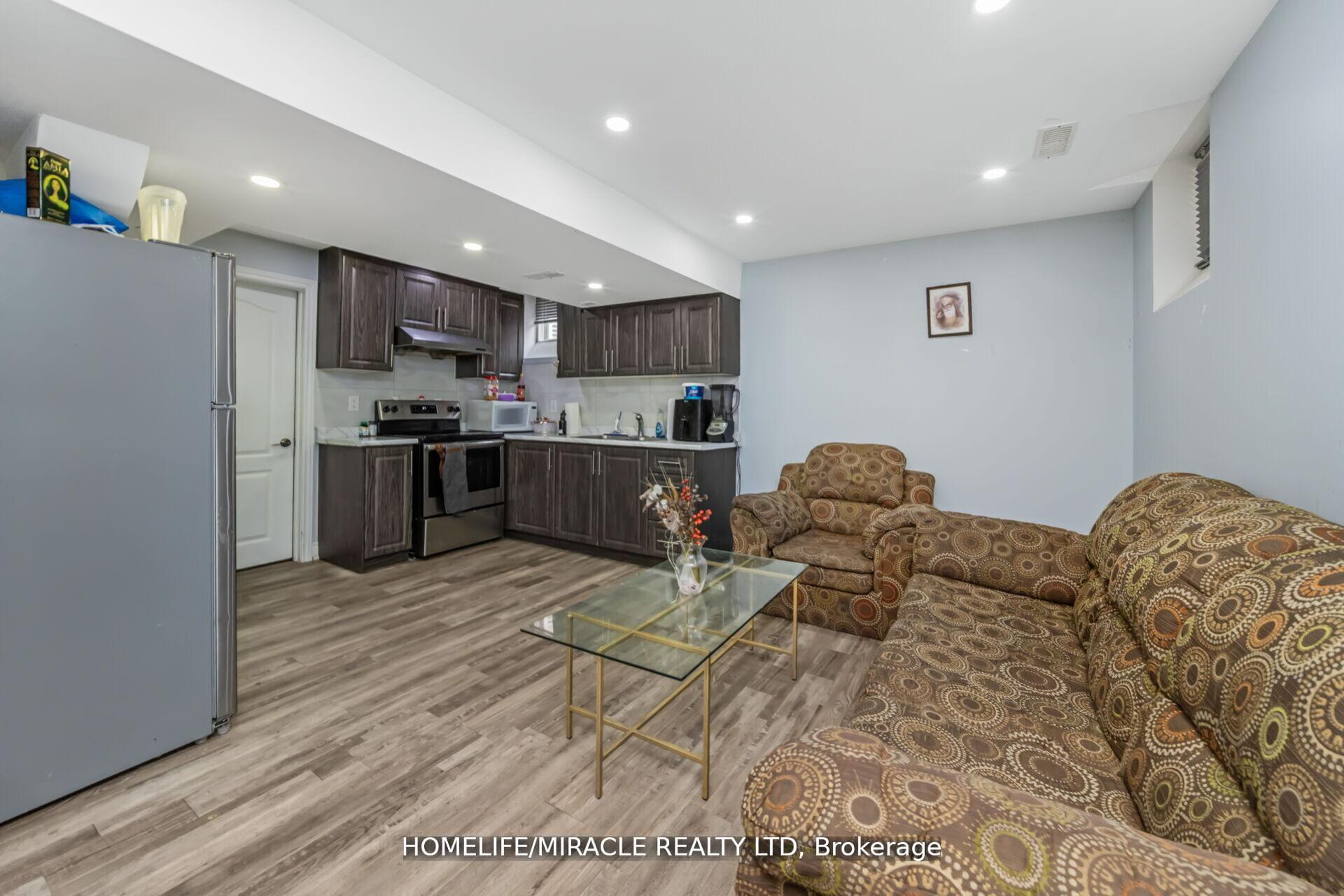 Photo 39 of 10 Kenora Street, Brampton, Credit Valley — HOMEH