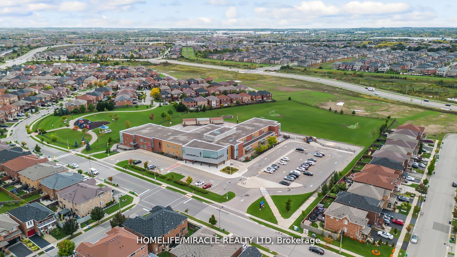 Photo 47 of 10 Kenora Street, Brampton, Credit Valley — HOMEH