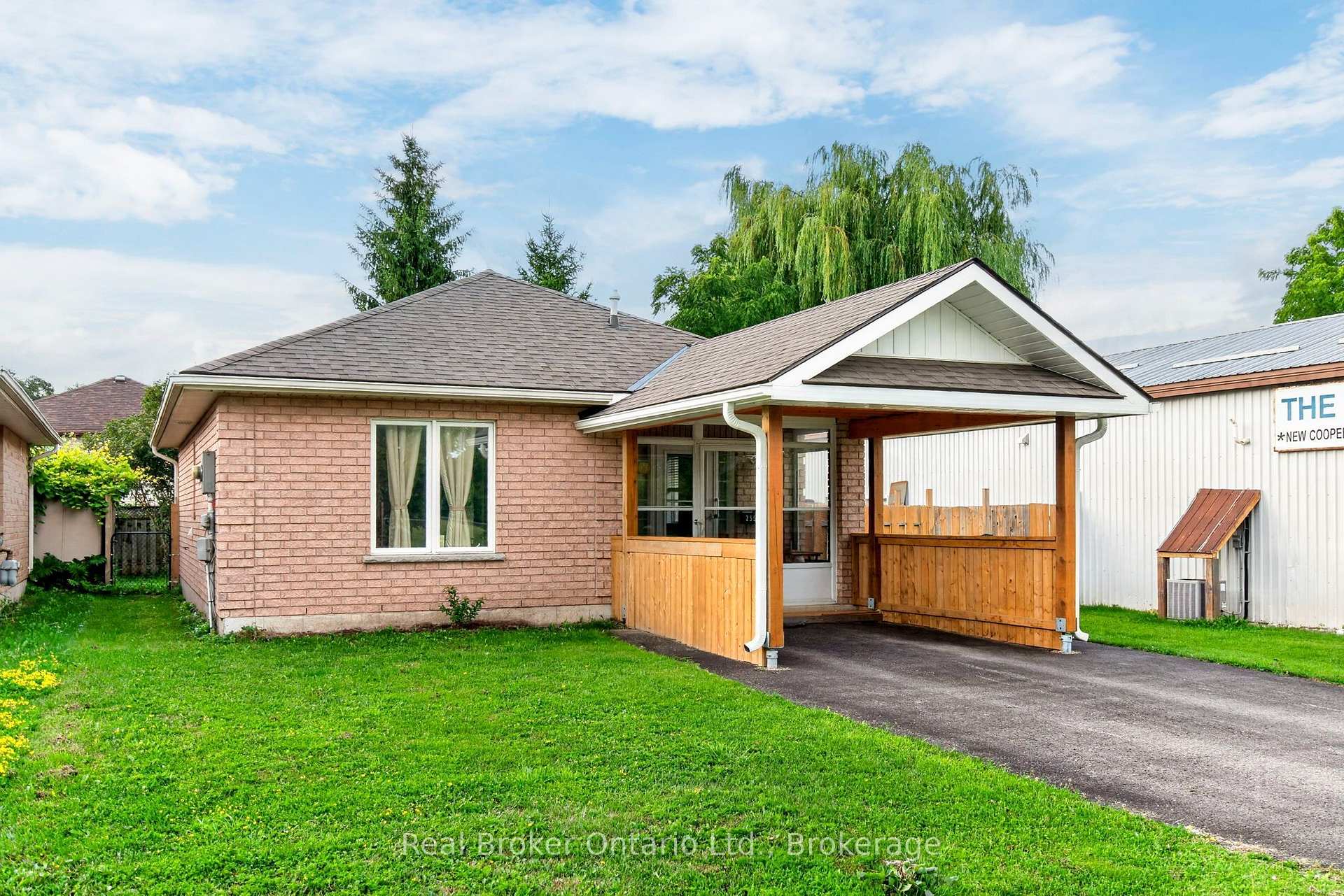 Photo 1 of 255 Yonge Street, Midland — HOMEH