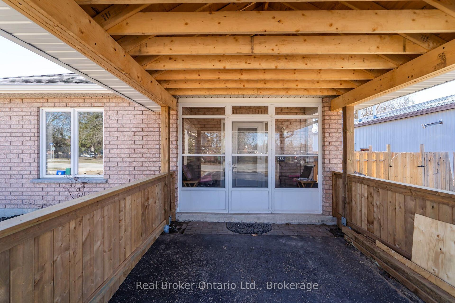 Photo 4 of 255 Yonge Street, Midland — HOMEH