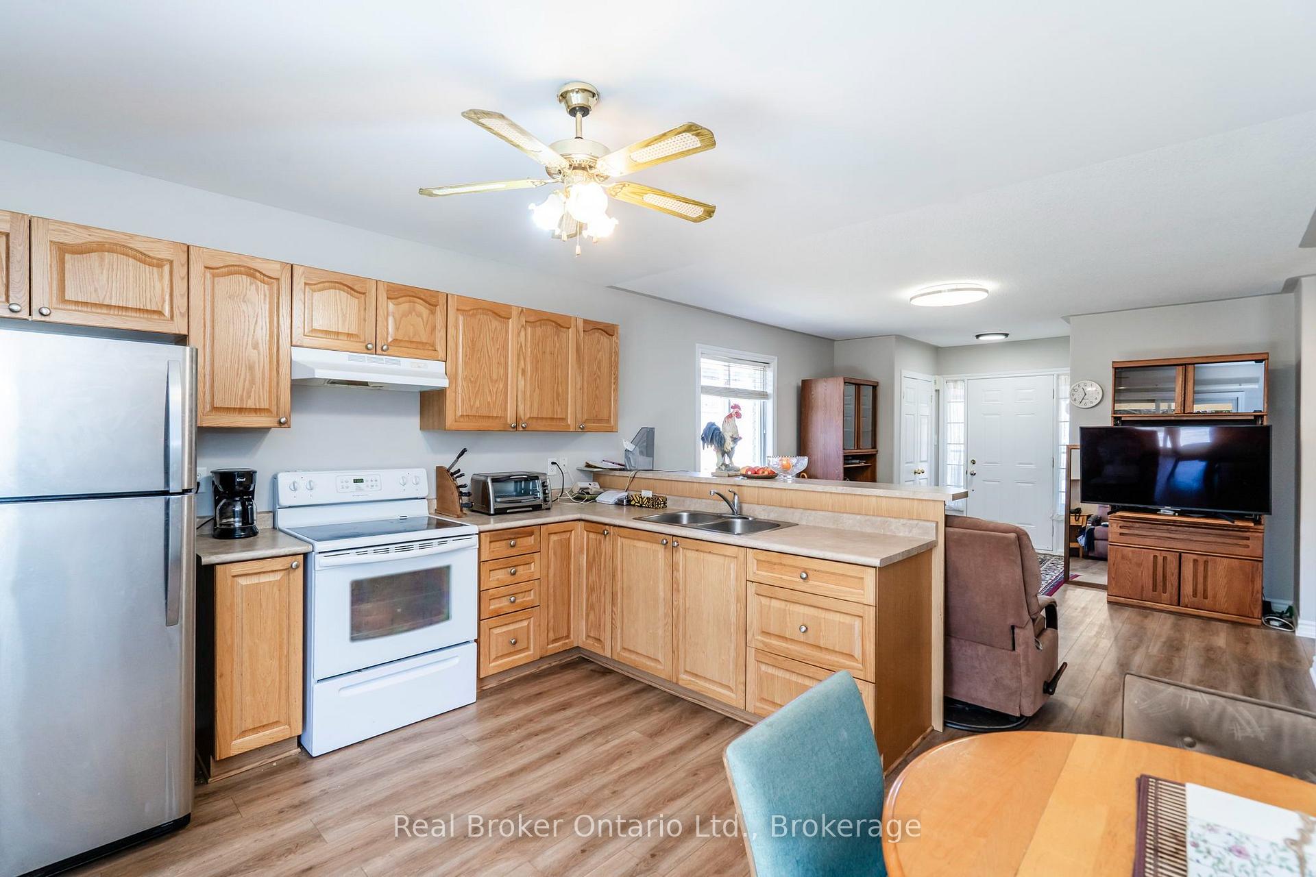 Photo 7 of 255 Yonge Street, Midland — HOMEH