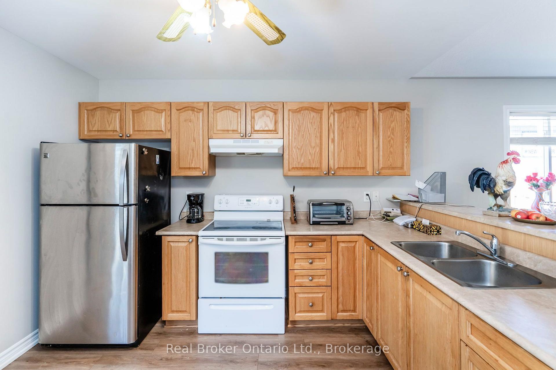 Photo 9 of 255 Yonge Street, Midland — HOMEH