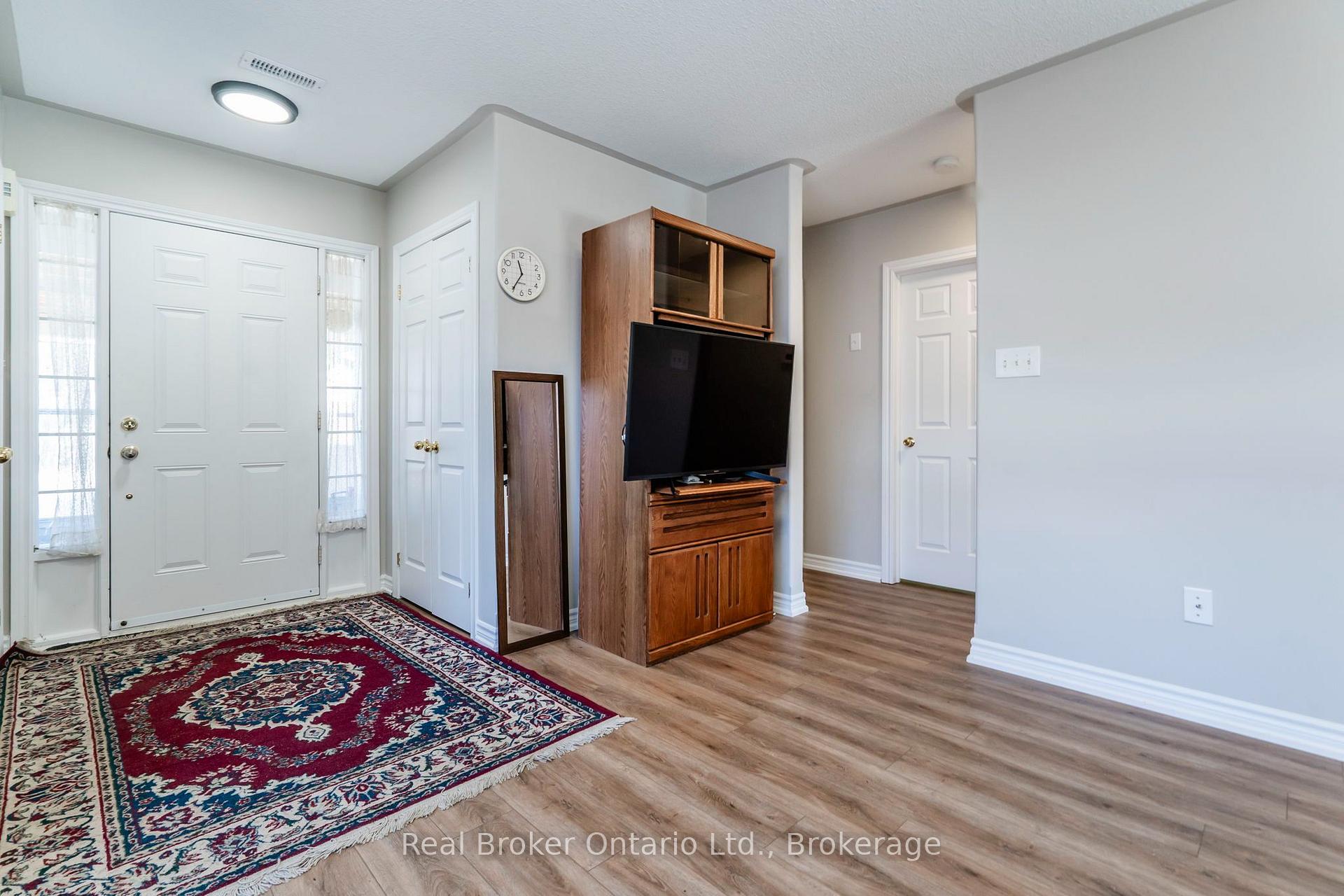 Photo 11 of 255 Yonge Street, Midland — HOMEH