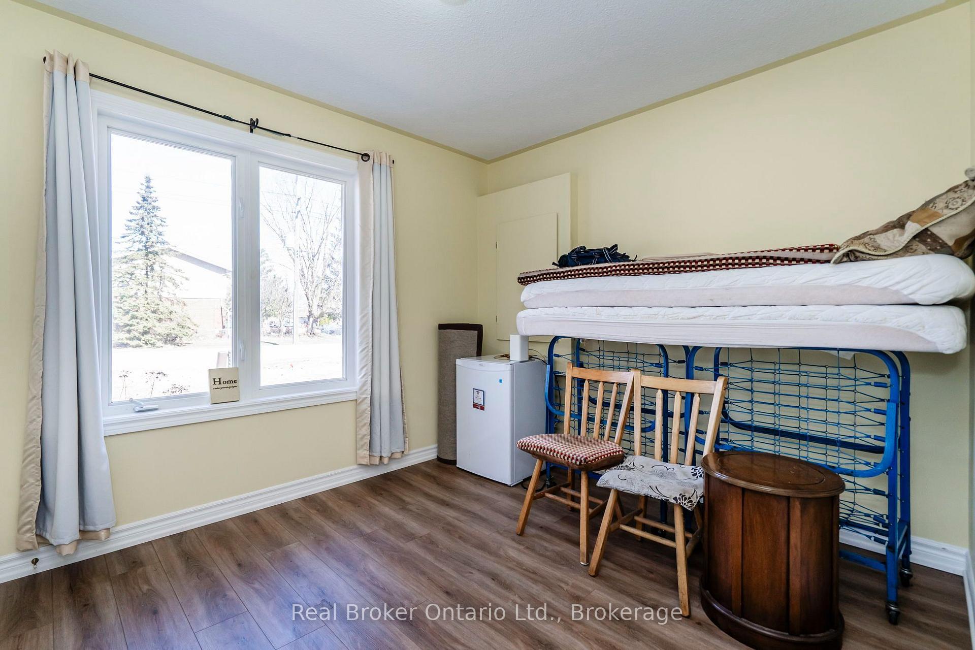 Photo 13 of 255 Yonge Street, Midland — HOMEH
