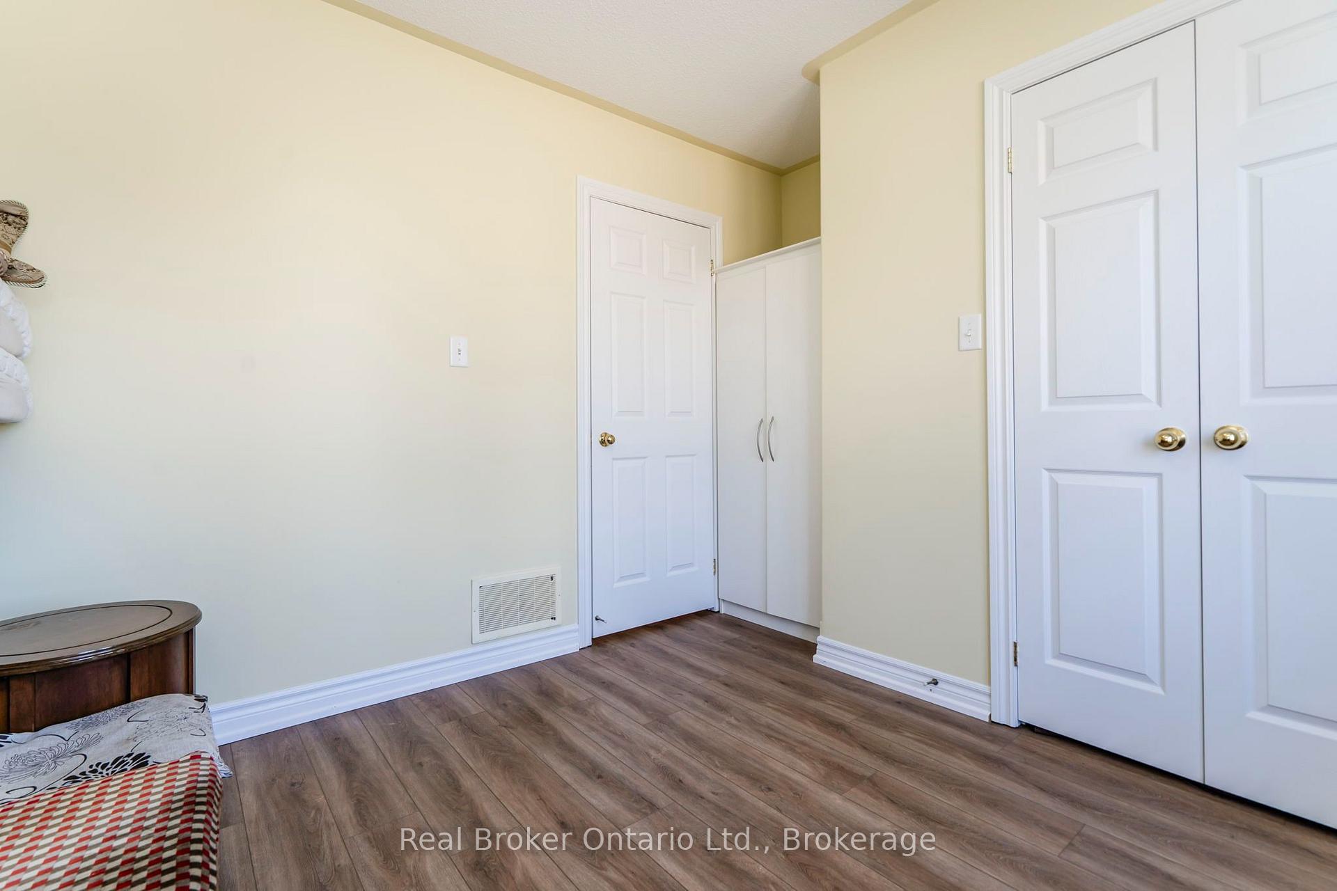 Photo 14 of 255 Yonge Street, Midland — HOMEH