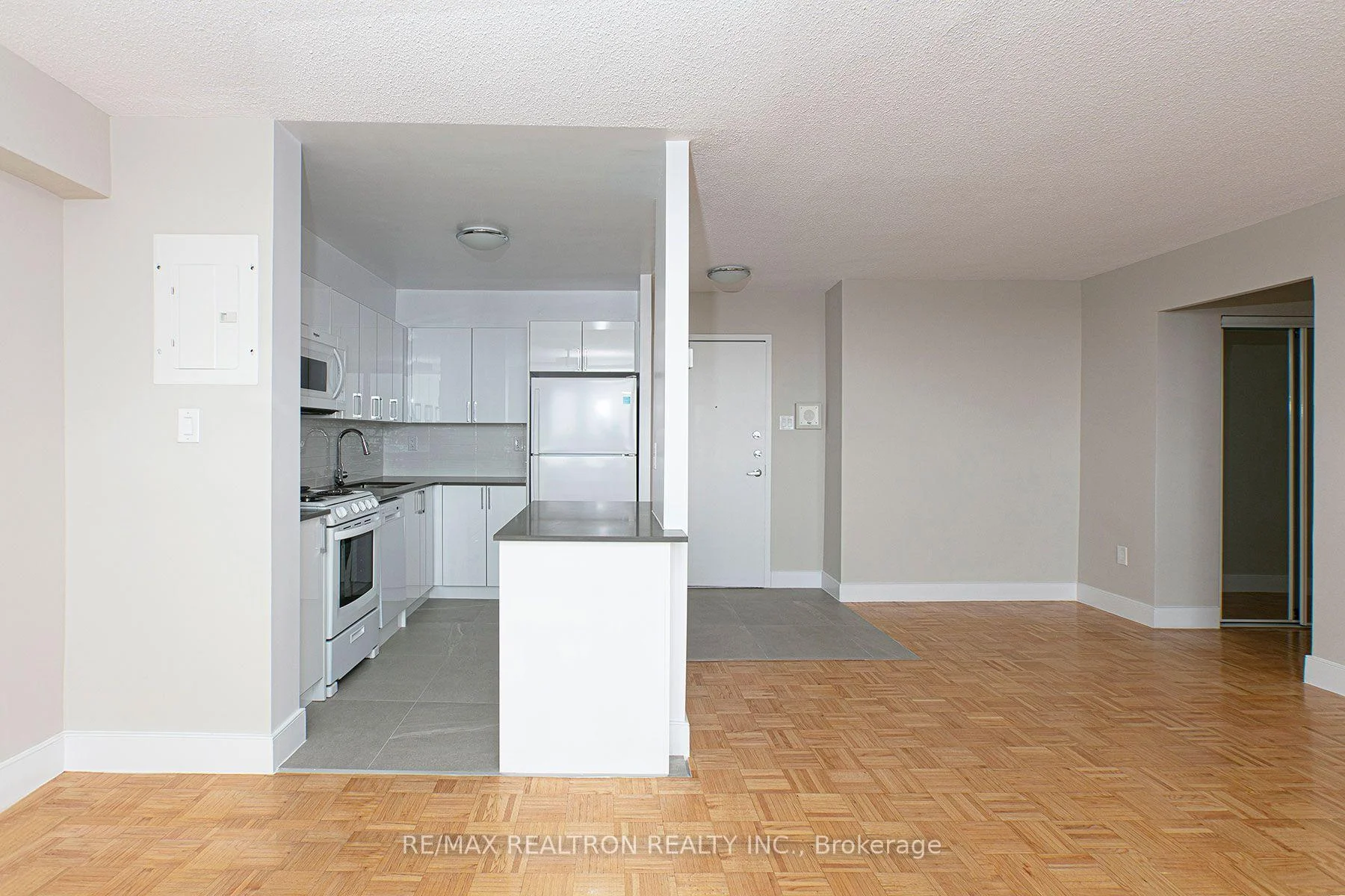 Photo 6 of Unit 510, 666 Spadina Avenue, Toronto, University — HOMEH