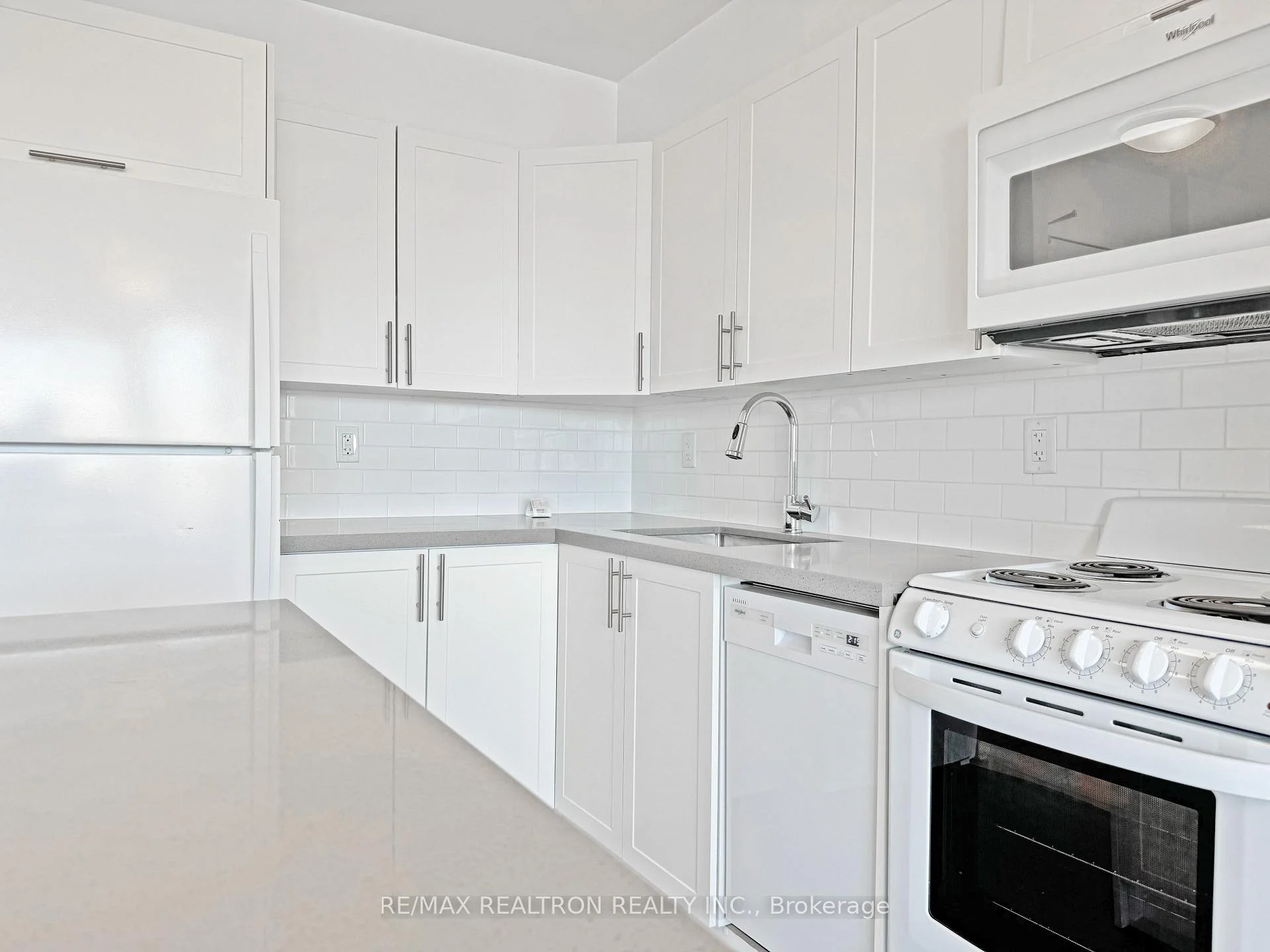 Photo 10 of Unit 510, 666 Spadina Avenue, Toronto, University — HOMEH