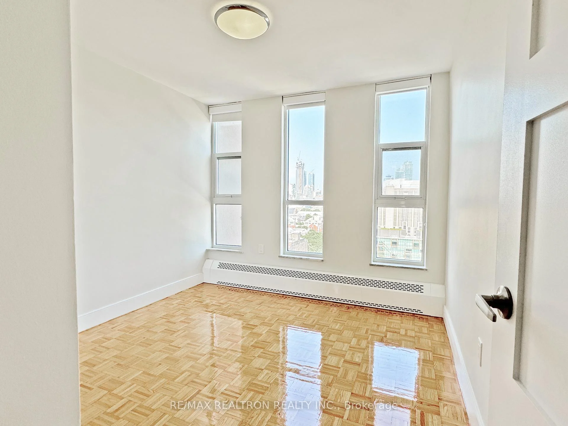 Photo 17 of Unit 510, 666 Spadina Avenue, Toronto, University — HOMEH