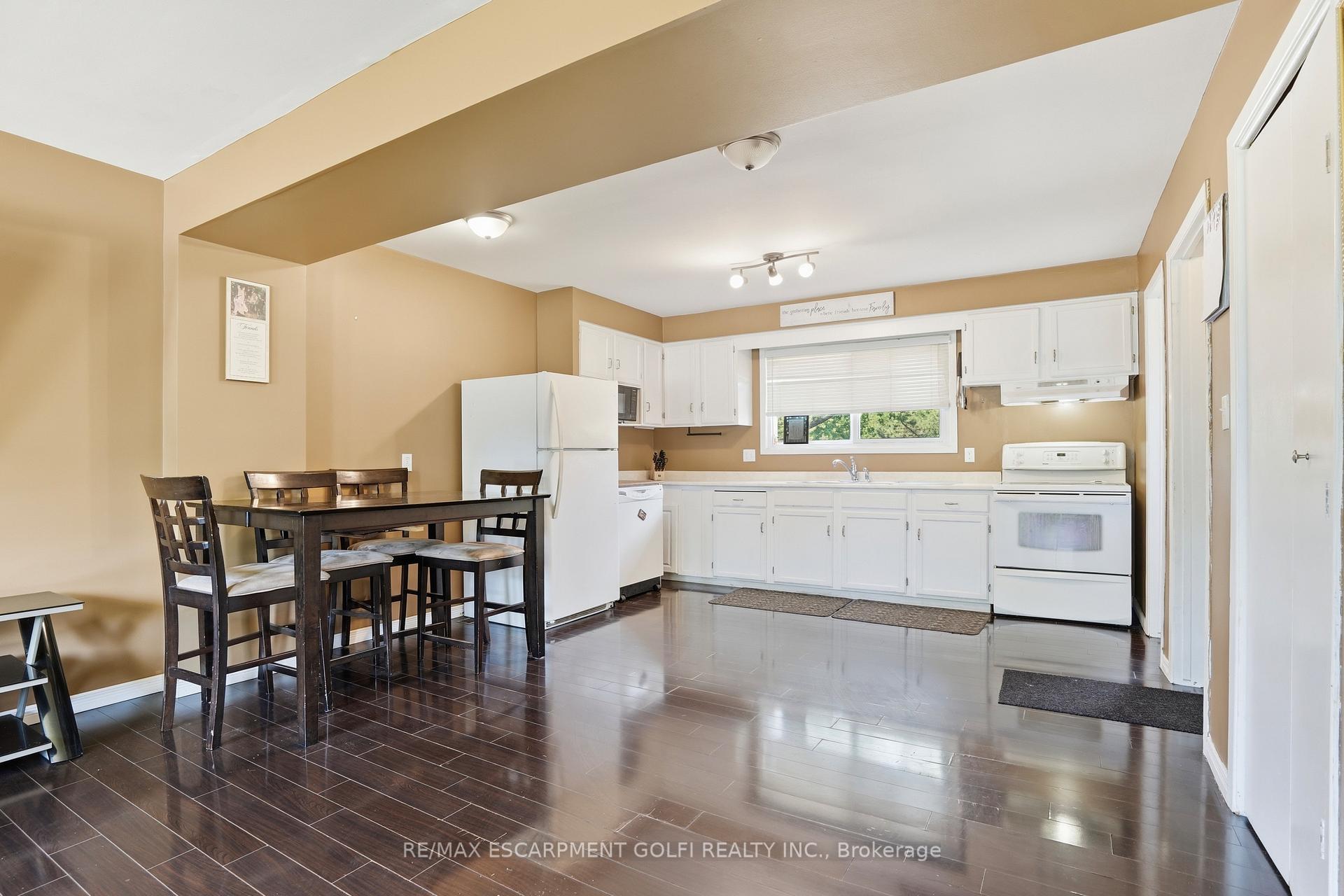 Photo 5 of 20 Nottingham Court, Welland, N. Welland — HOMEH