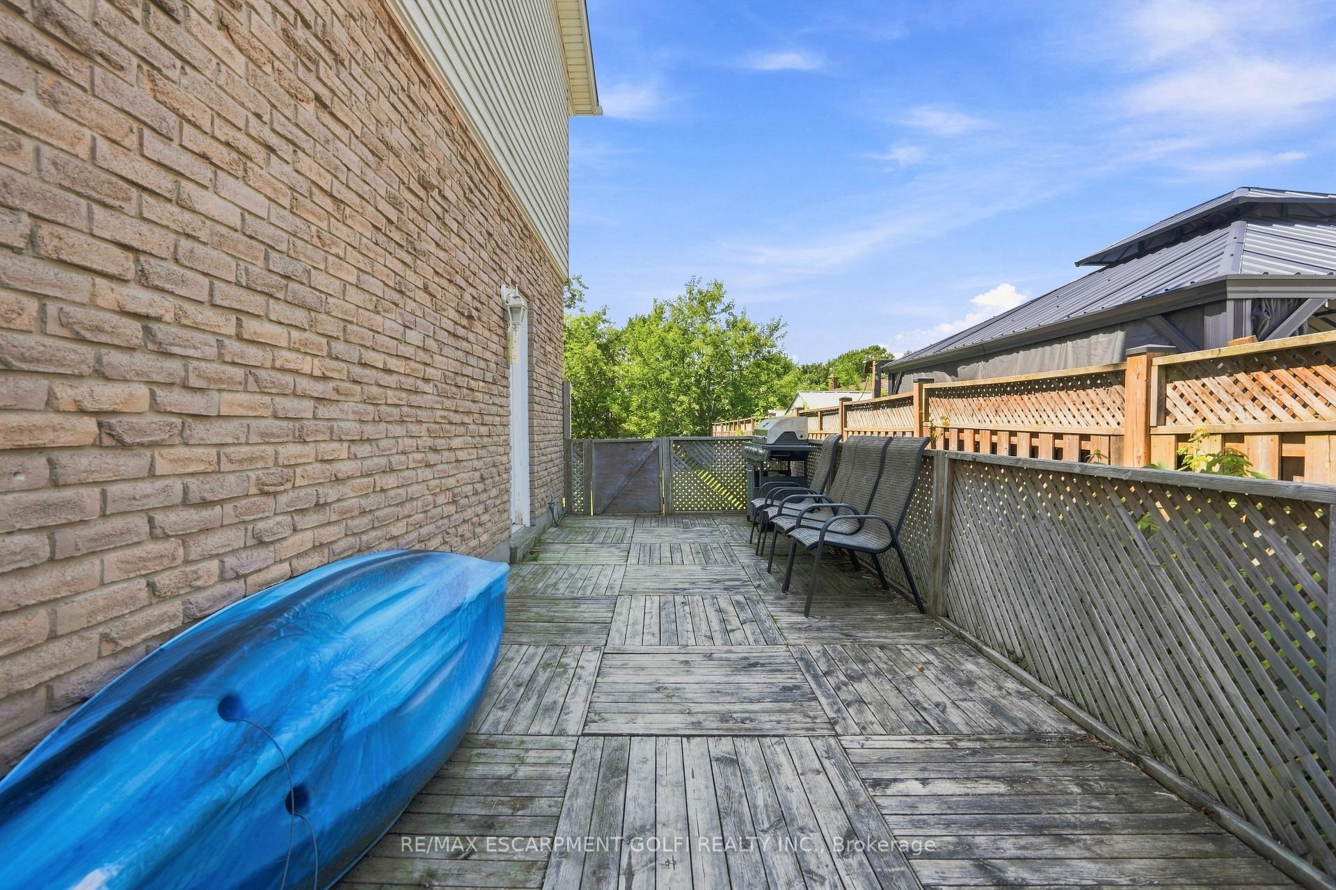 Photo 18 of 20 Nottingham Court, Welland, N. Welland — HOMEH