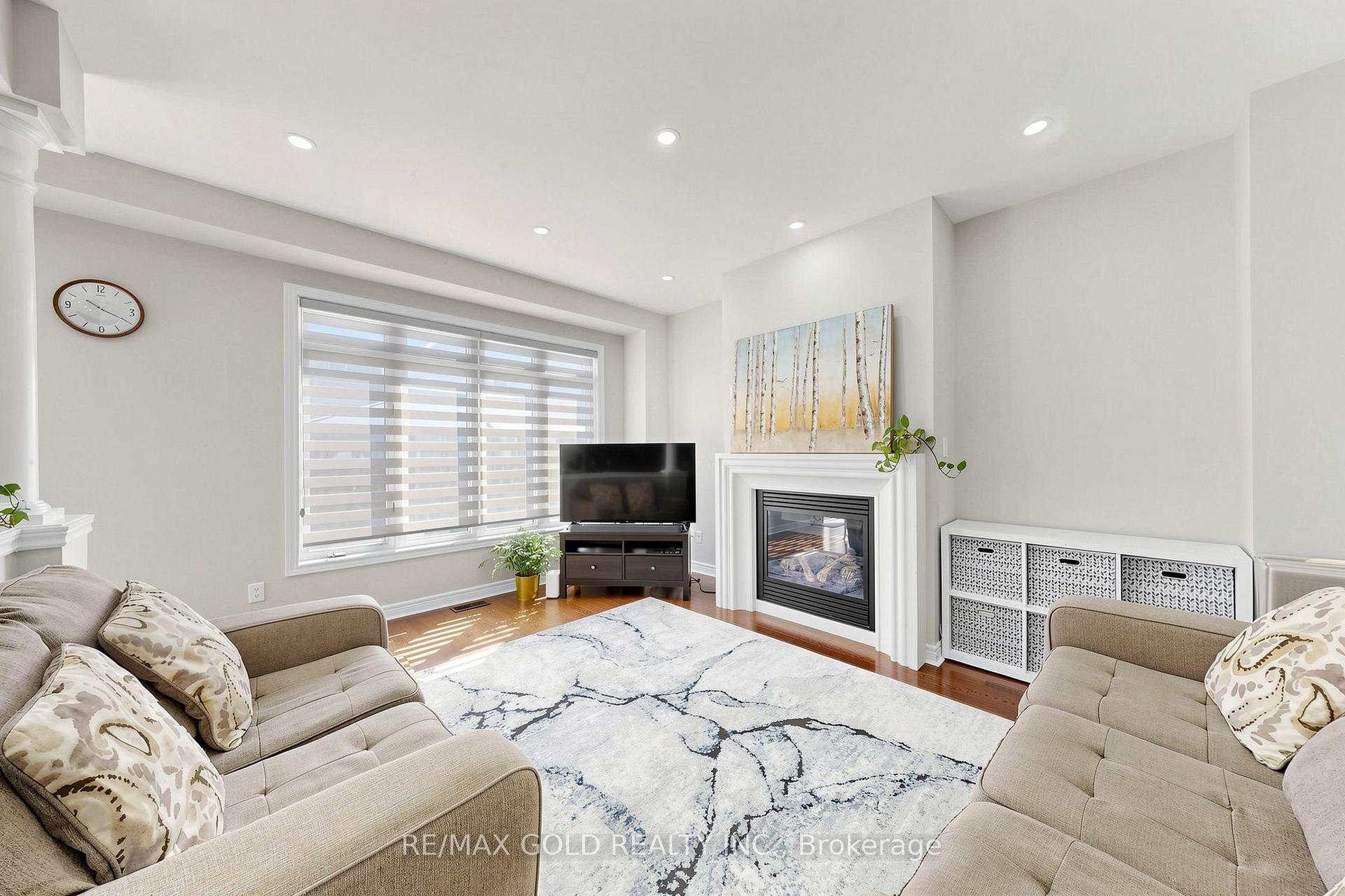 Photo 3 of 13 Fringetree Road, Brampton, Sandringham-Wellington North — HOMEH