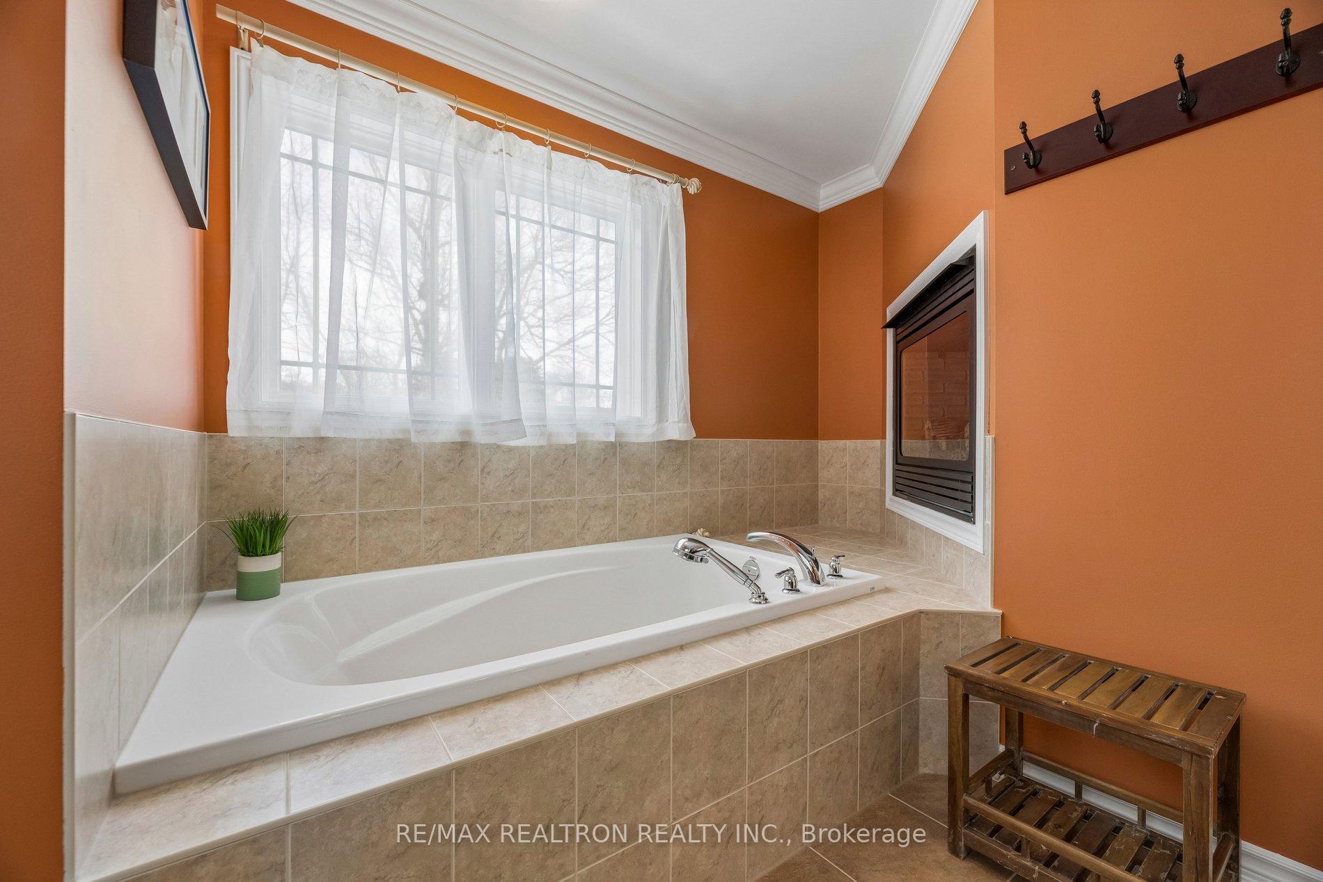 Photo 21 of 12 Promenade Drive, Whitby, Taunton North — HOMEH
