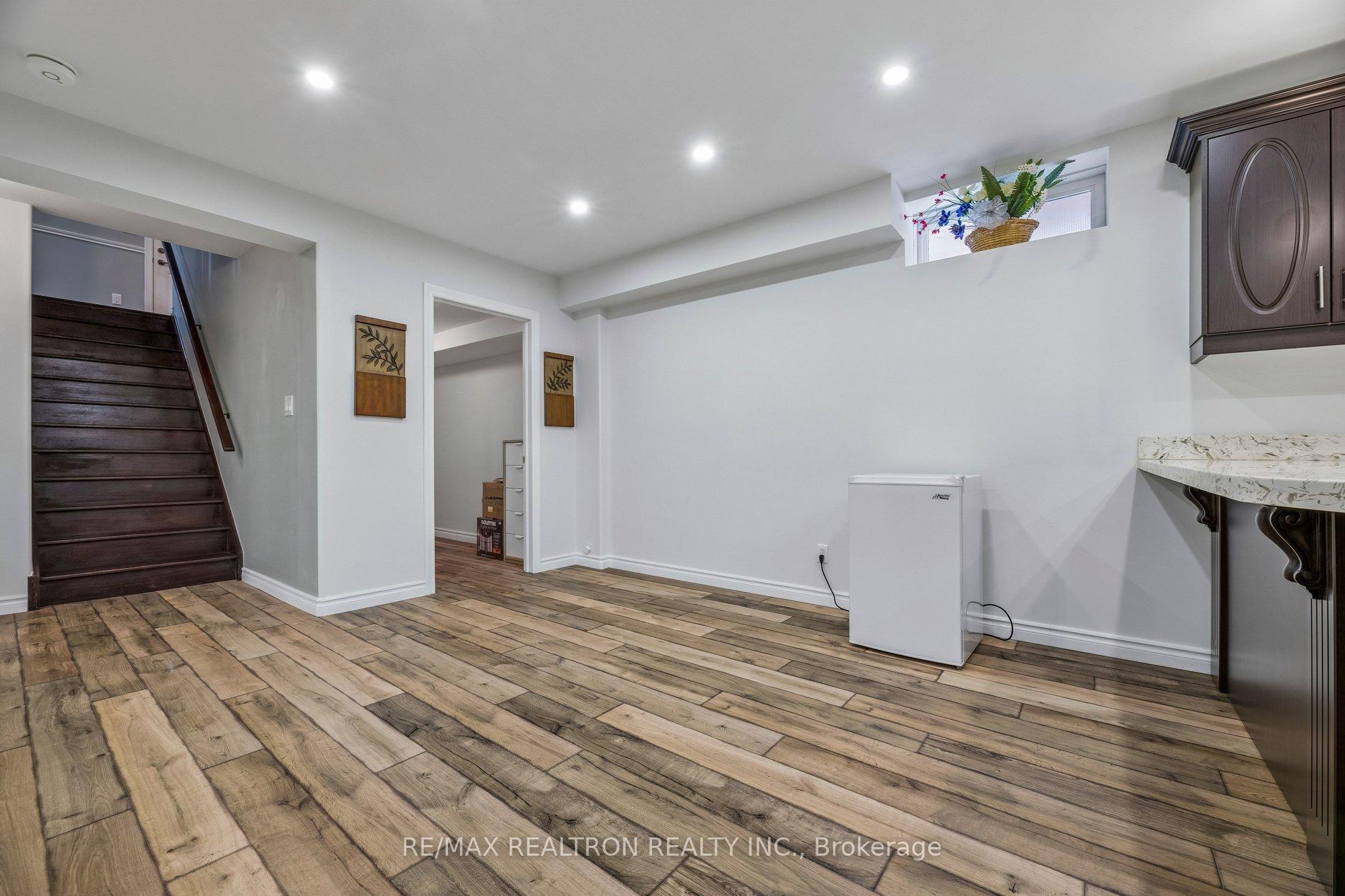 Photo 32 of 12 Promenade Drive, Whitby, Taunton North — HOMEH
