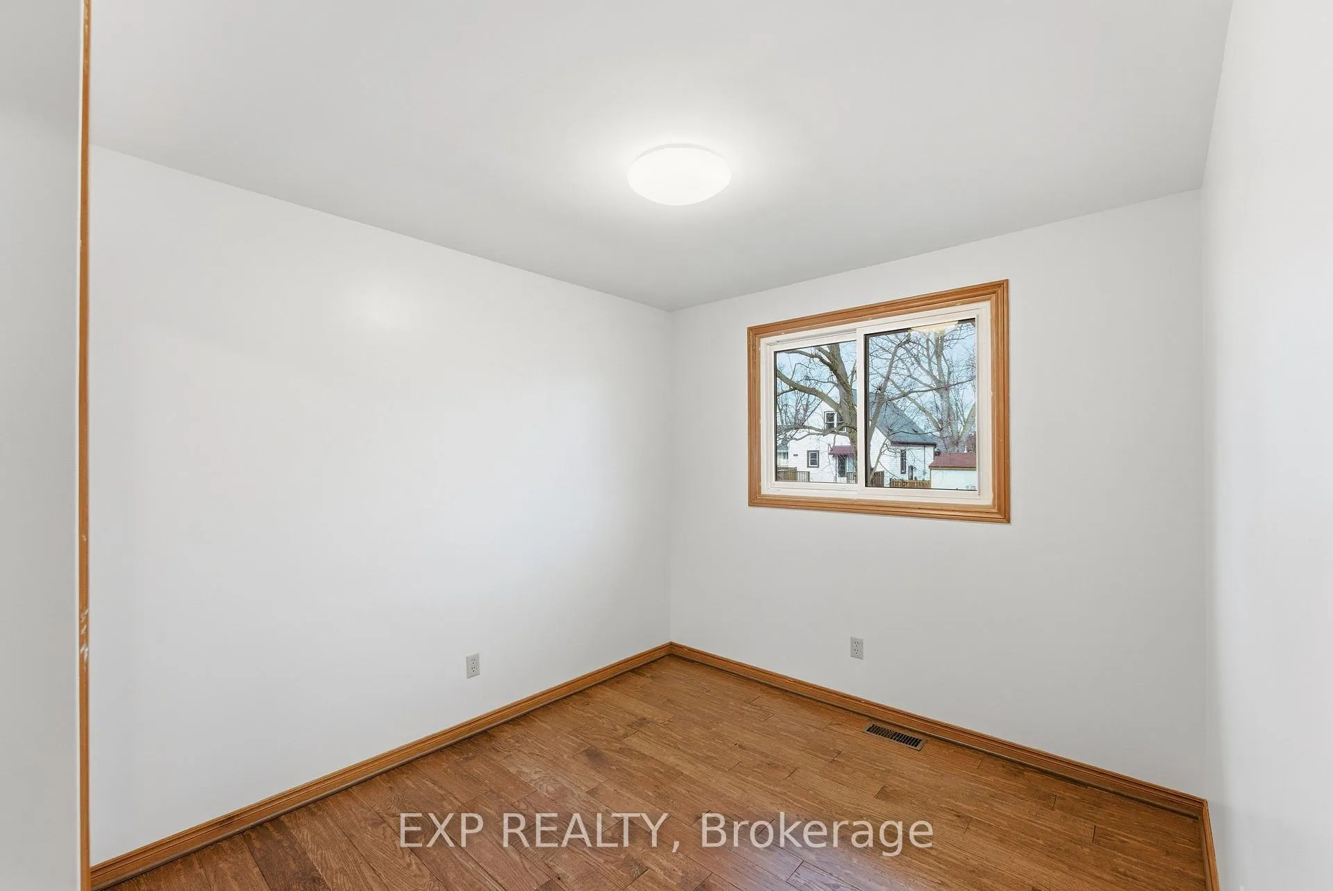 Photo 11 of 6049 Tampa Court, Niagara Falls, Church's Lane — HOMEH