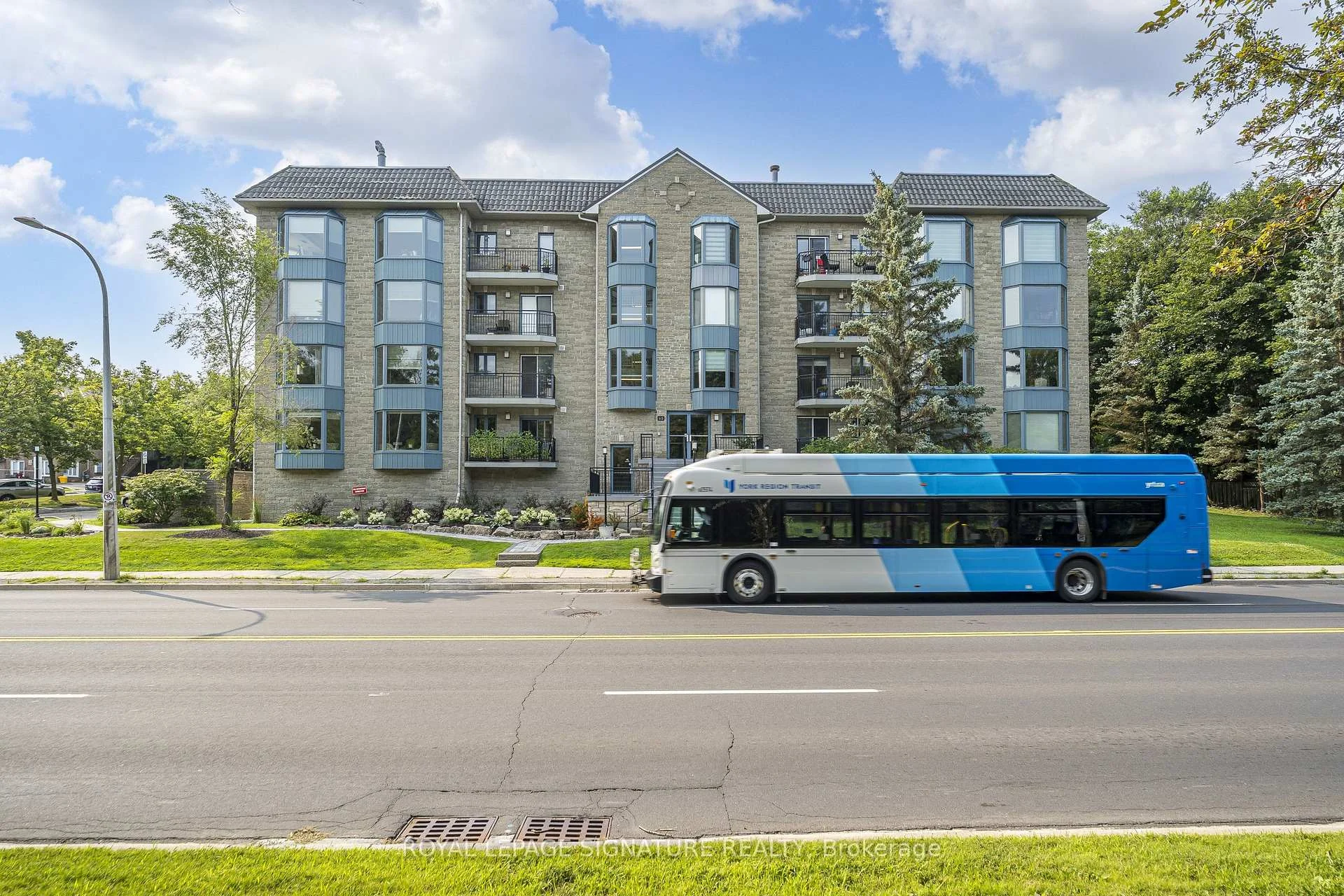 Photo 6 of Unit 204, 85 Wellington Street W, Aurora, Aurora Village — HOMEH