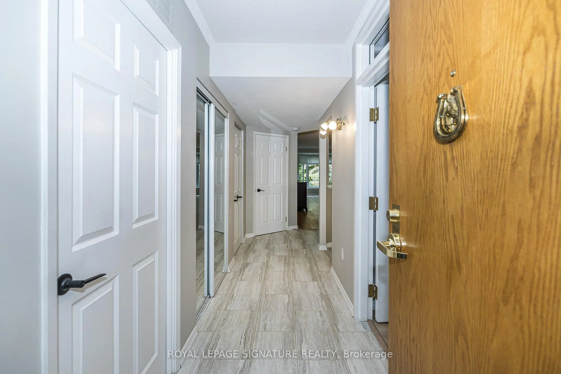Photo 8 of Unit 204, 85 Wellington Street W, Aurora, Aurora Village — HOMEH