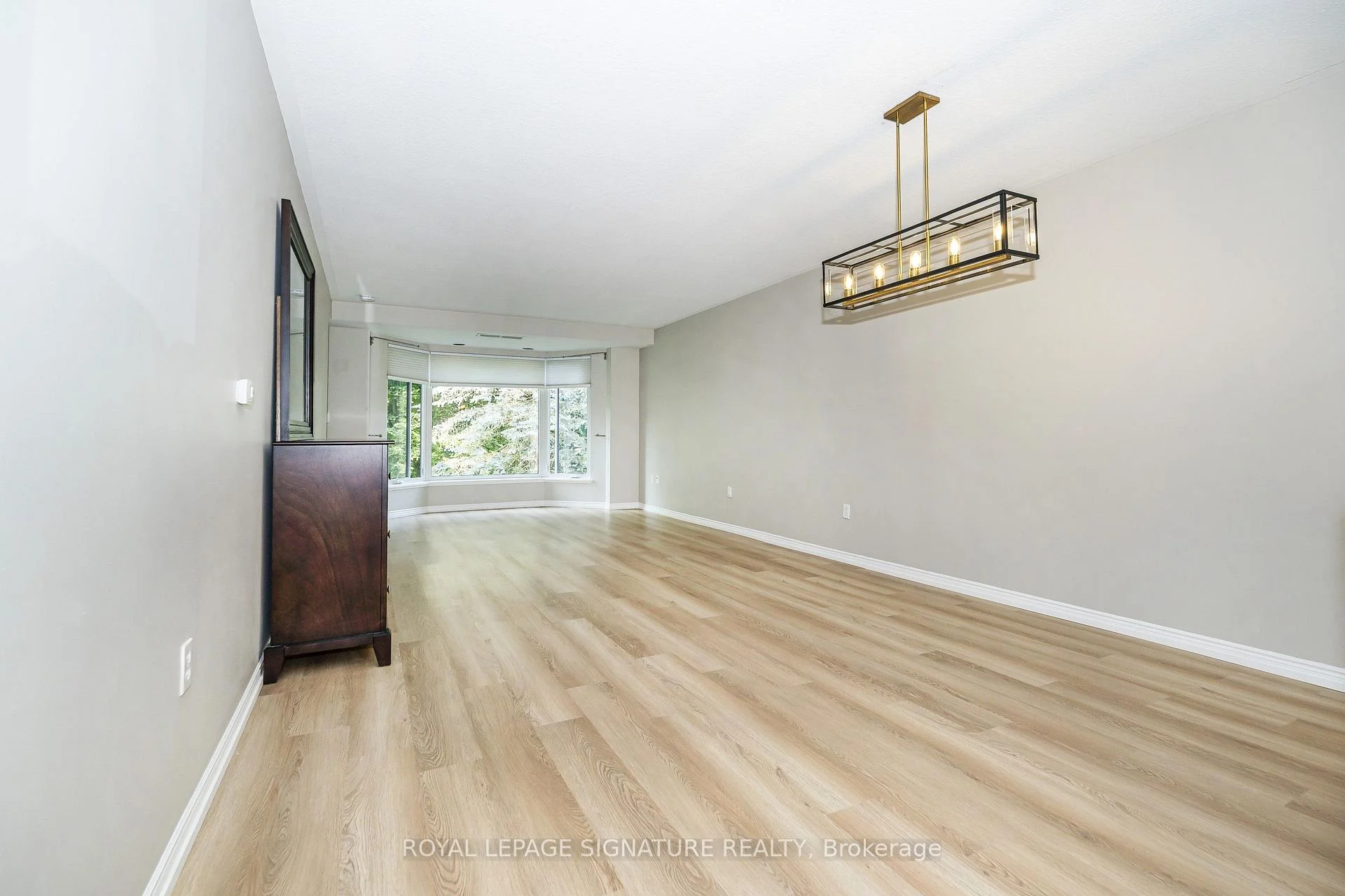 Photo 10 of Unit 204, 85 Wellington Street W, Aurora, Aurora Village — HOMEH