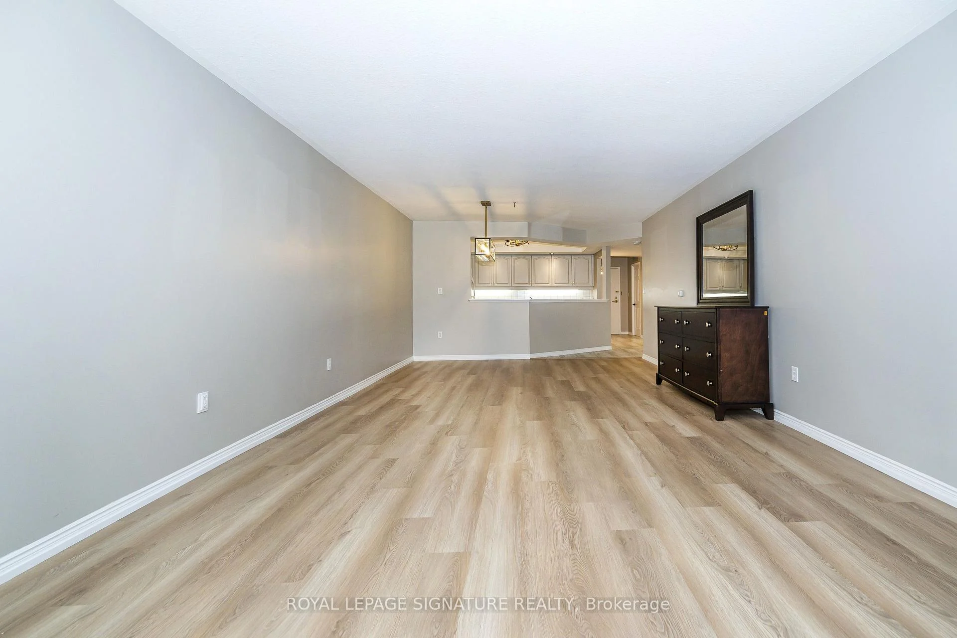 Photo 16 of Unit 204, 85 Wellington Street W, Aurora, Aurora Village — HOMEH