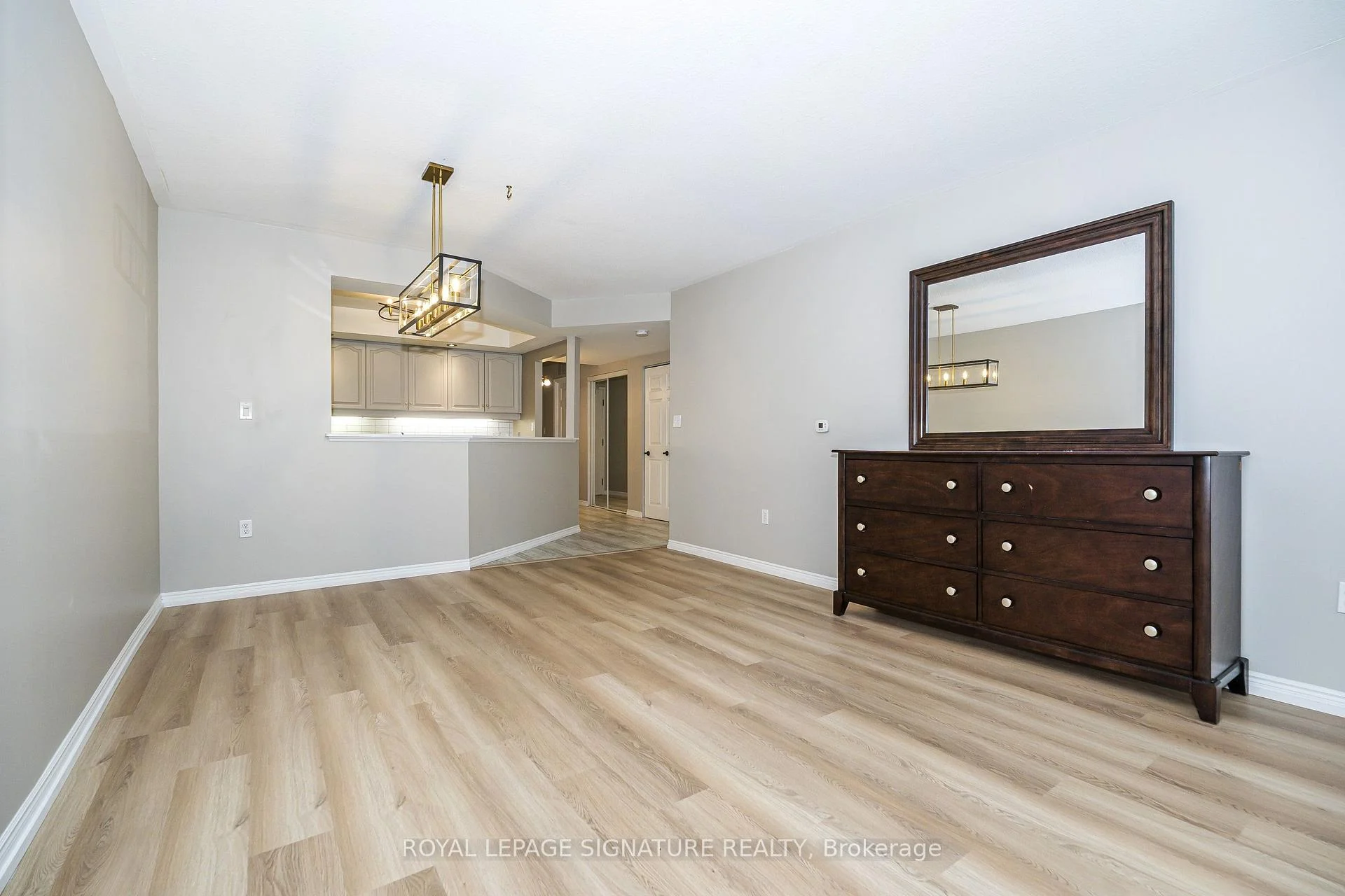 Photo 18 of Unit 204, 85 Wellington Street W, Aurora, Aurora Village — HOMEH