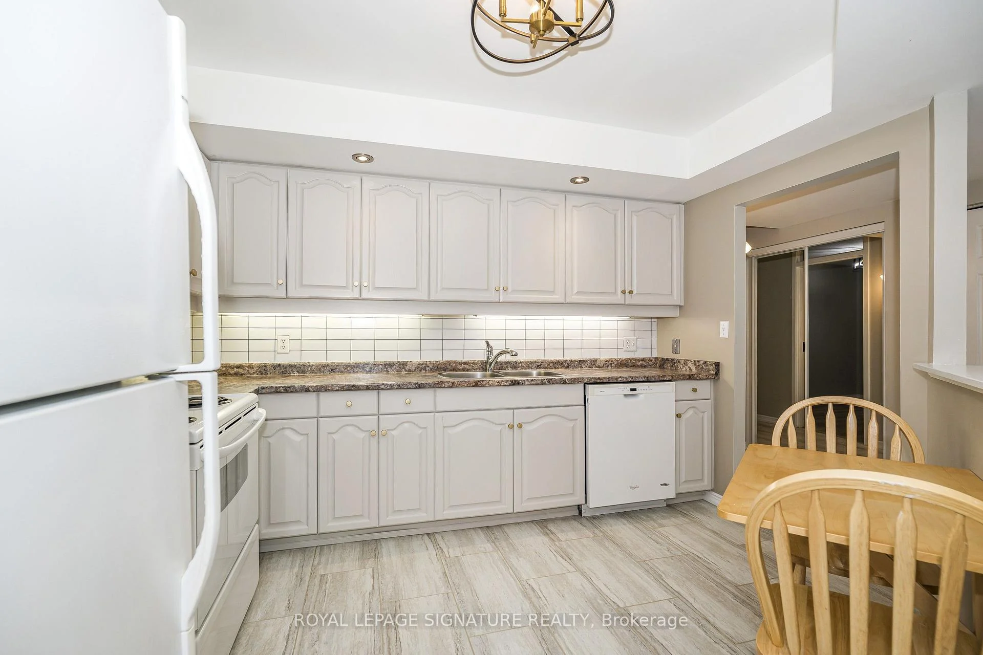 Photo 26 of Unit 204, 85 Wellington Street W, Aurora, Aurora Village — HOMEH