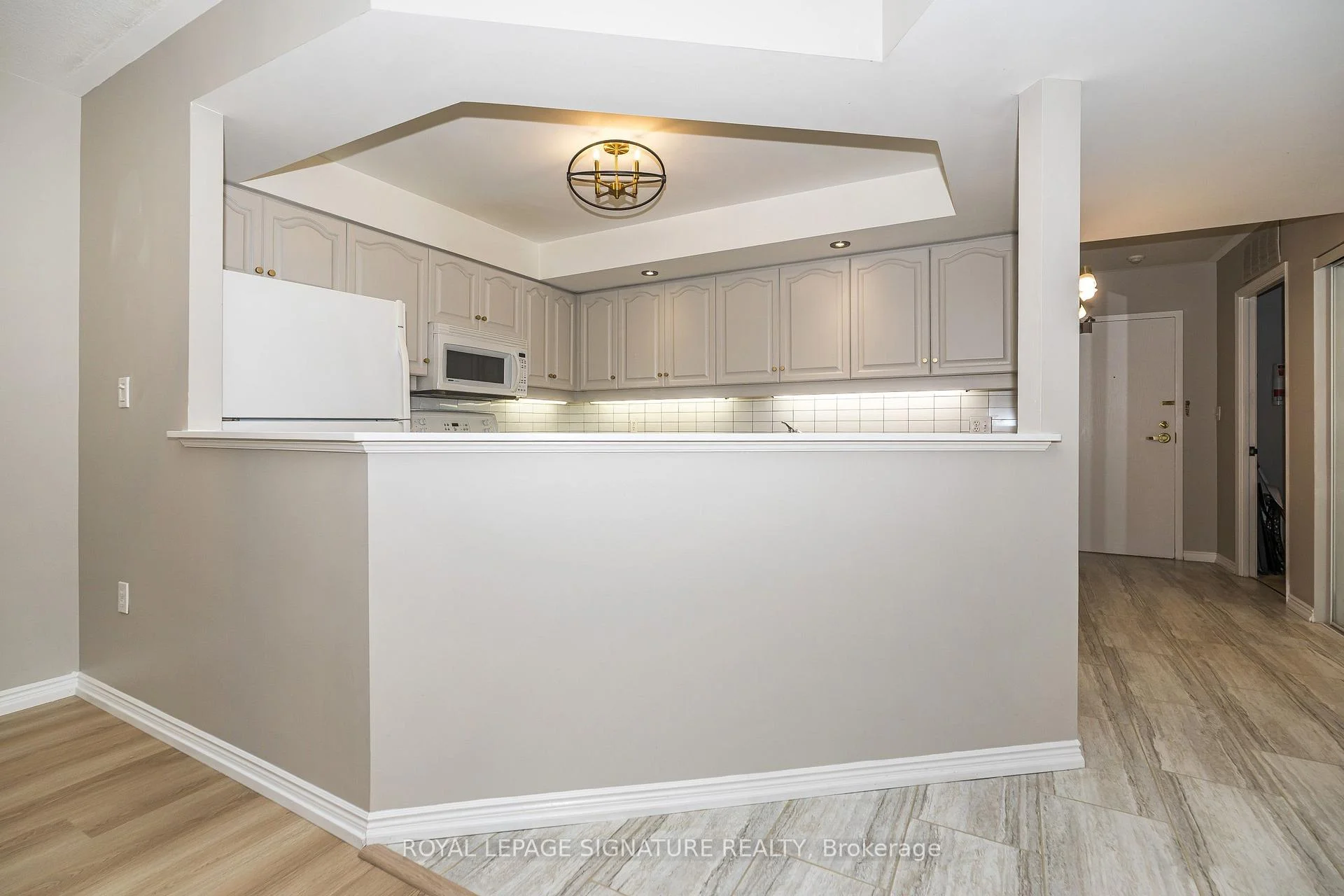 Photo 28 of Unit 204, 85 Wellington Street W, Aurora, Aurora Village — HOMEH