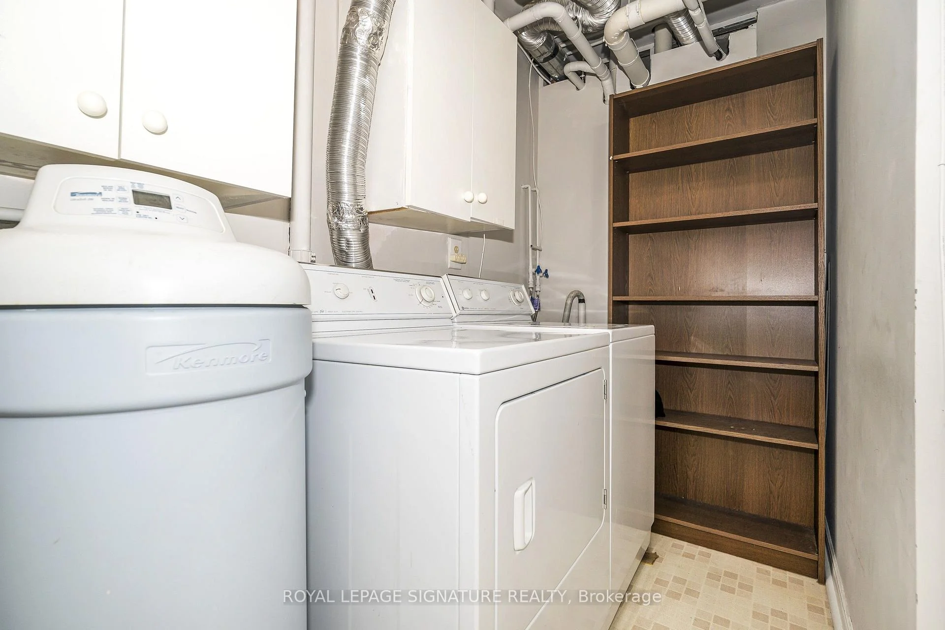 Photo 53 of Unit 204, 85 Wellington Street W, Aurora, Aurora Village — HOMEH