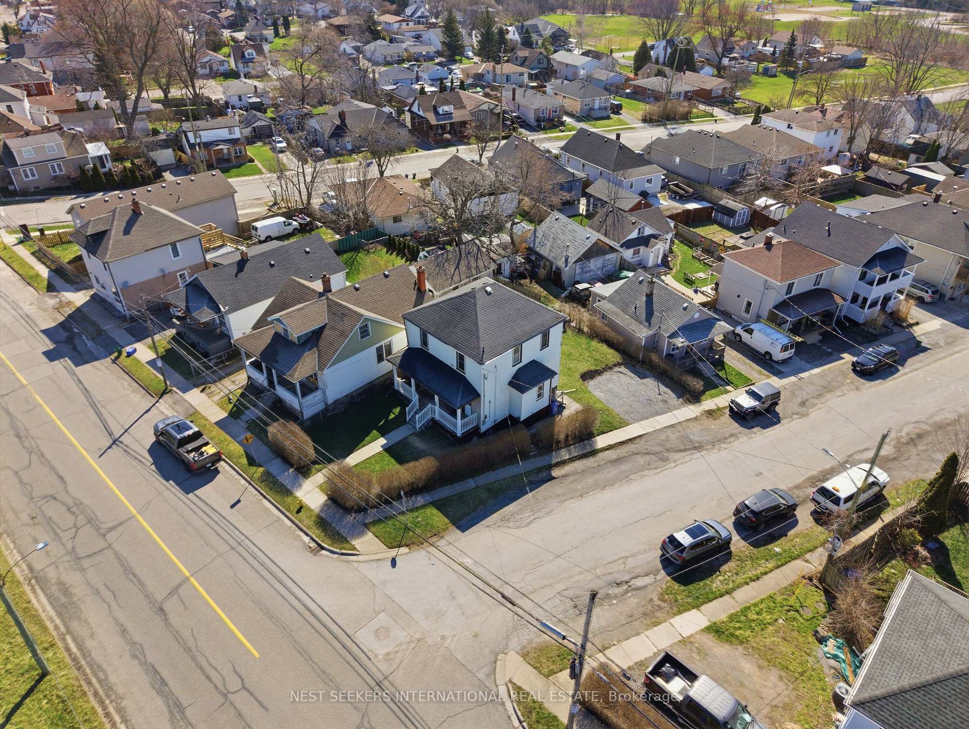 Photo 3 of 154 Niagara Falls Road, Thorold, Allanburg/Thorold South — HOMEH