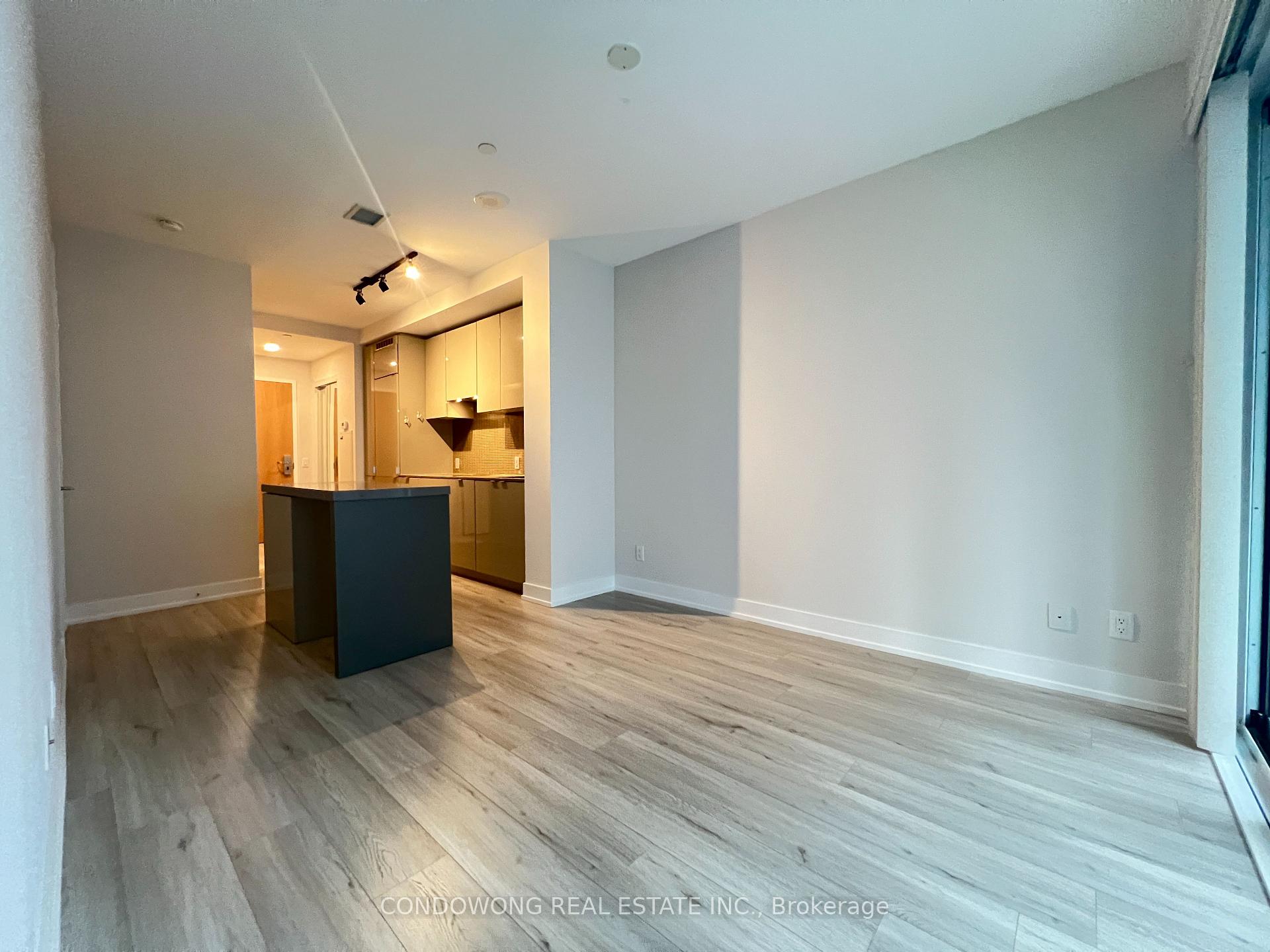 Photo 7 of Unit 1110, 7 Grenville Street, Toronto, Bay Street Corridor — HOMEH
