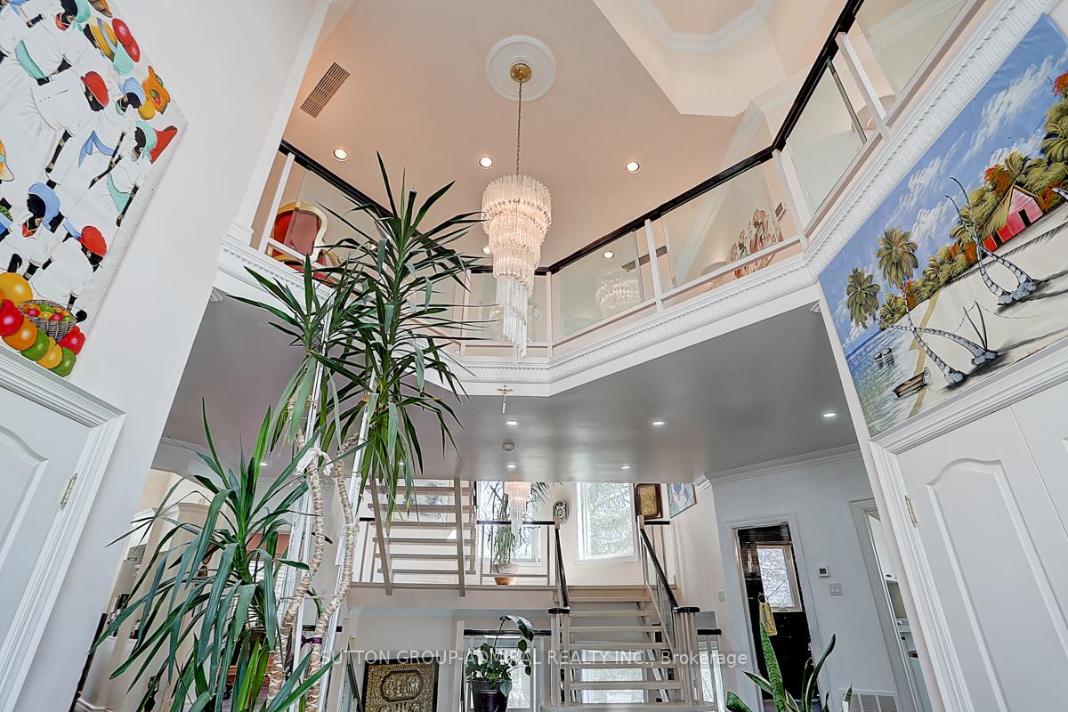 Photo 9 of 206 Arnold Avenue, Vaughan, Crestwood-Springfarm-Yorkhill — HOMEH