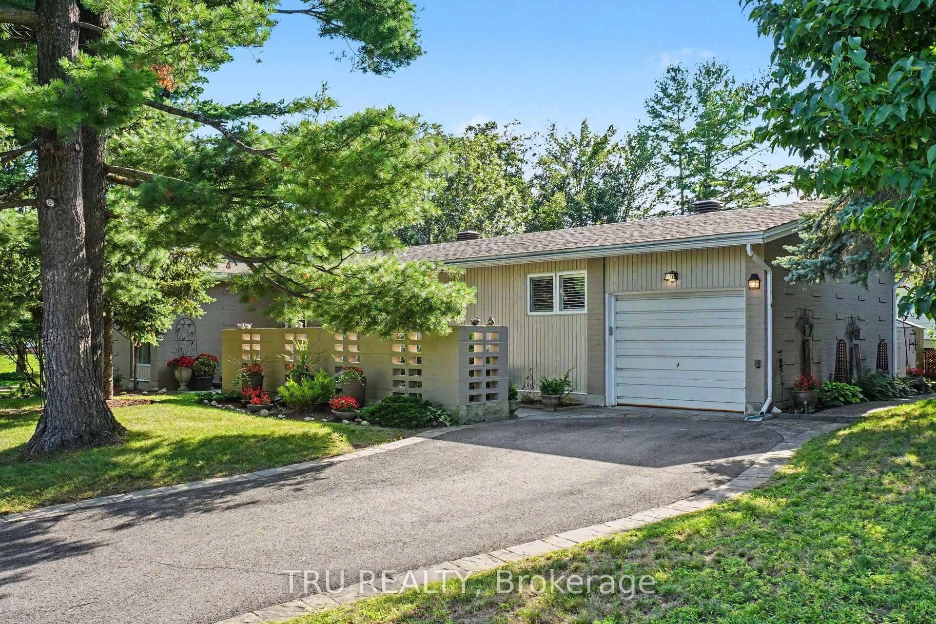 Front of 1174 Cameo Drive