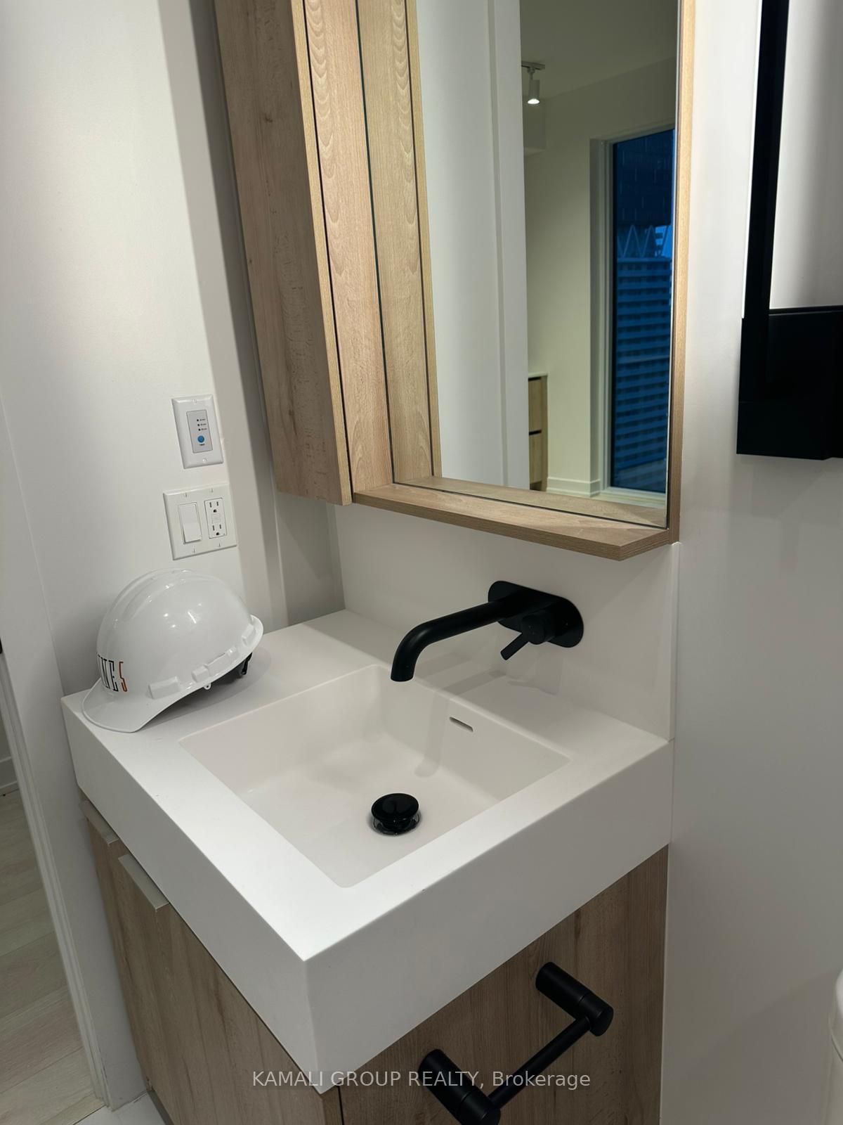 Photo 9 of Unit 2103, 117 Broadway Avenue, Toronto, Mount Pleasant West — HOMEH