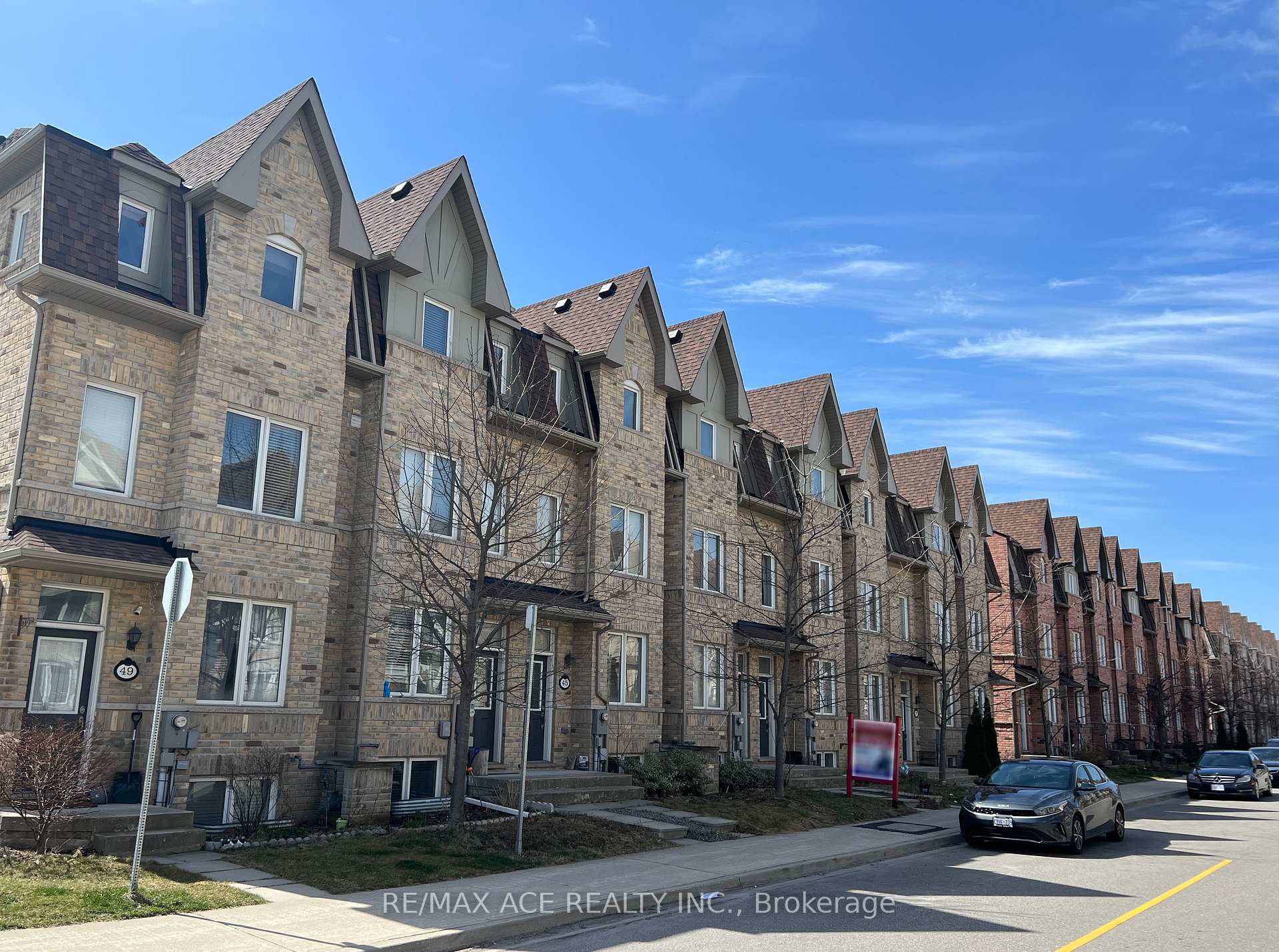 Front of 43 Kawneer Terrace