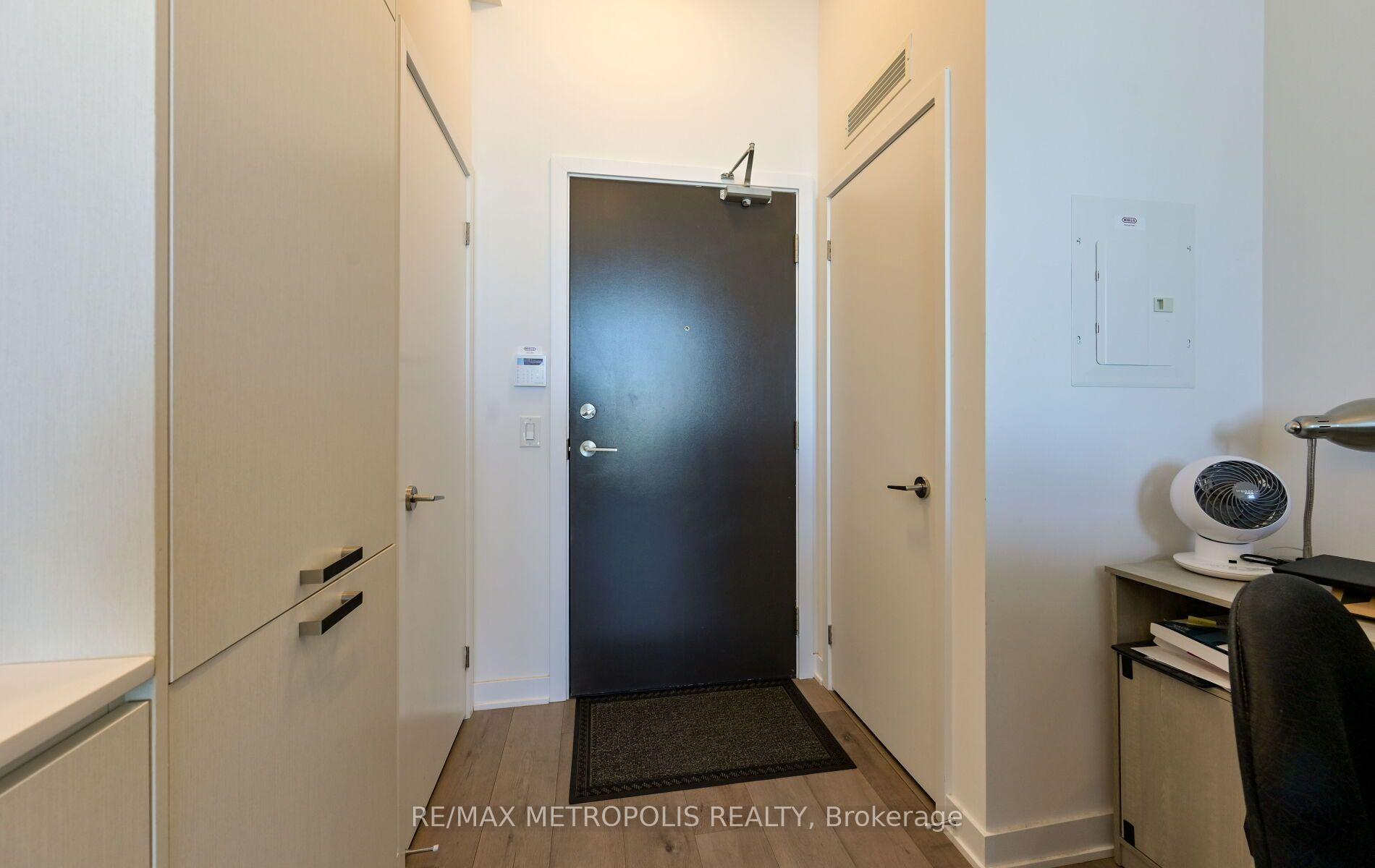 Photo 13 of Unit 1601, 60 Honeycrisp Crescent, Vaughan, Vaughan Corporate Centre — HOMEH