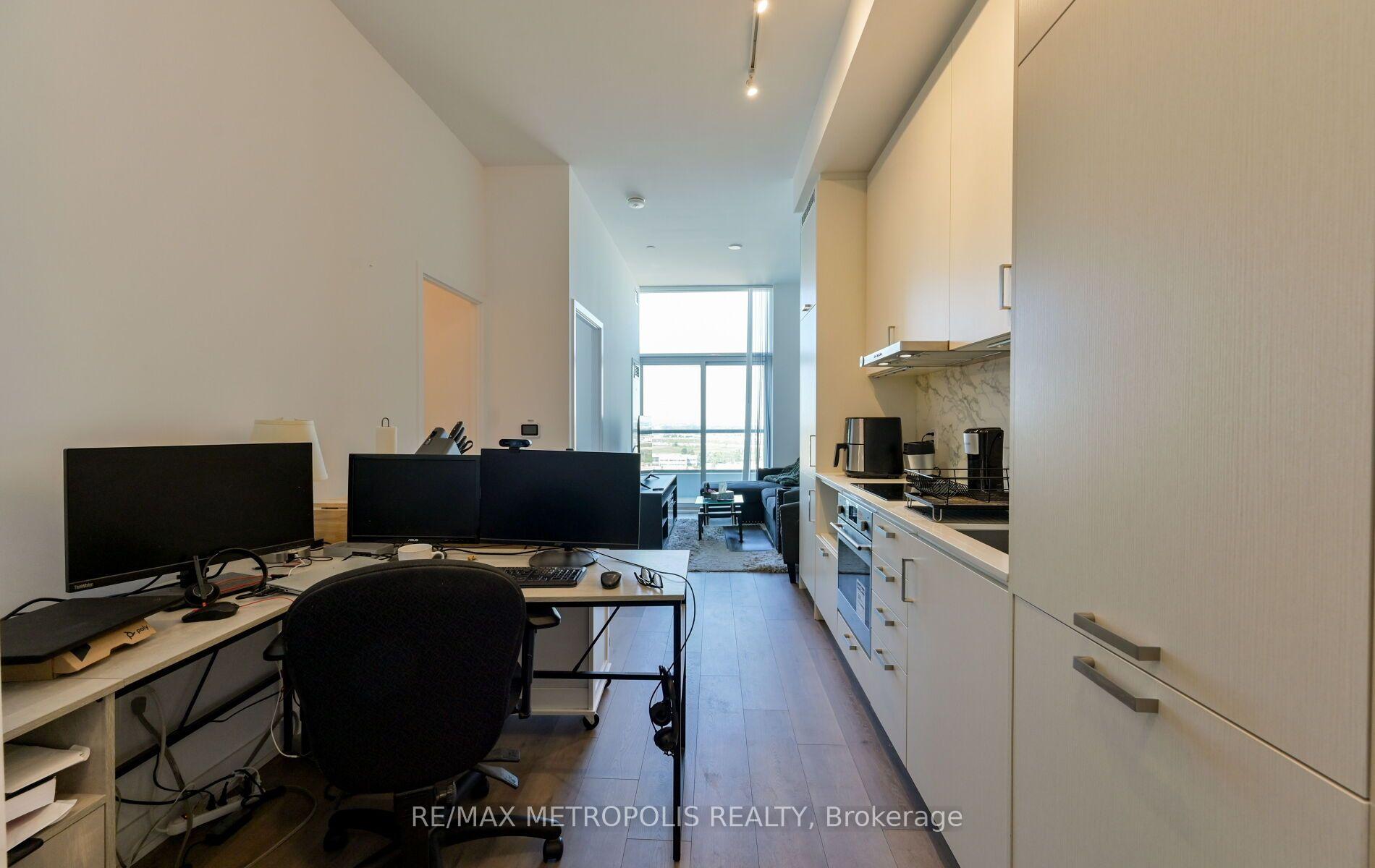 Photo 14 of Unit 1601, 60 Honeycrisp Crescent, Vaughan, Vaughan Corporate Centre — HOMEH