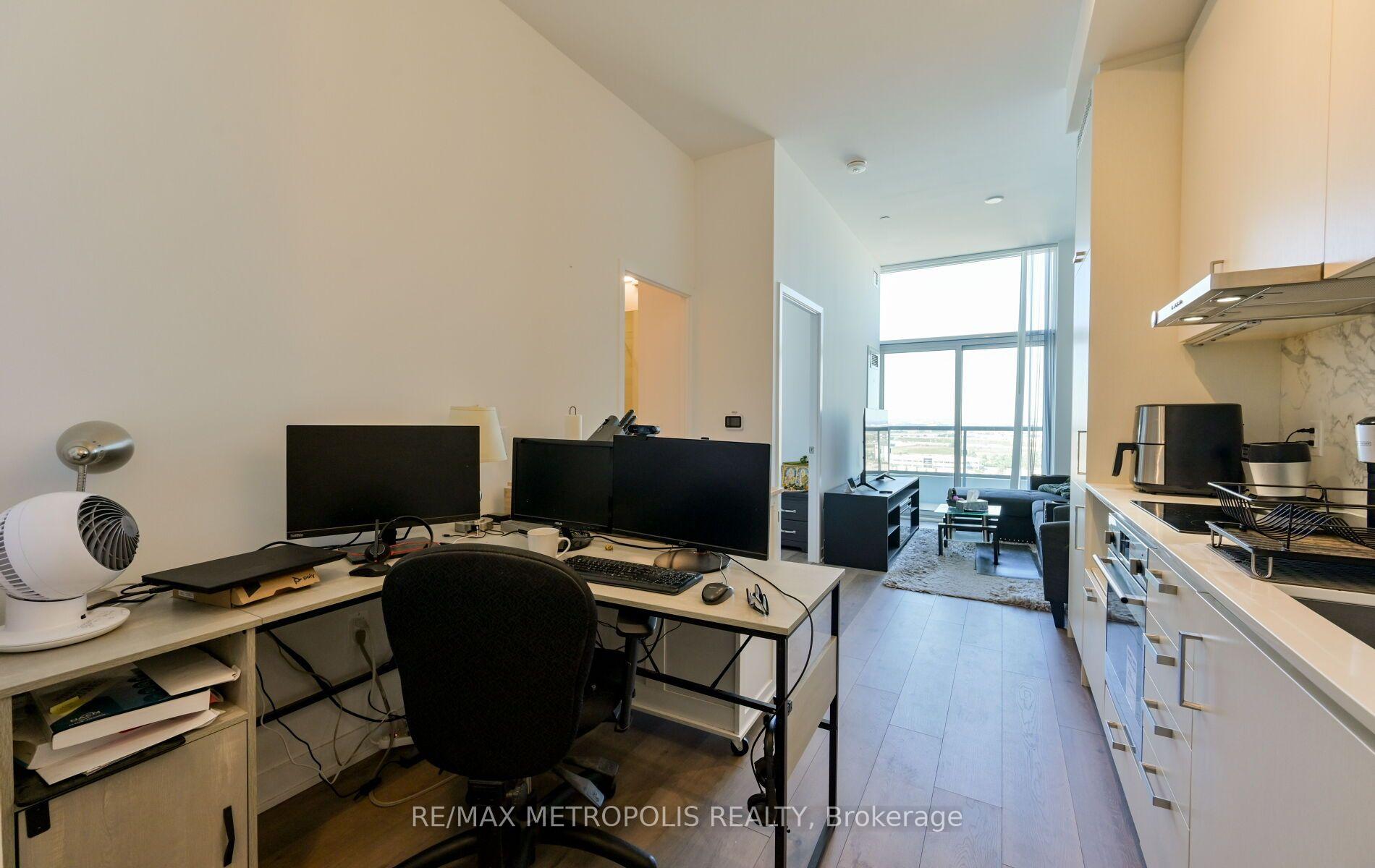 Photo 16 of Unit 1601, 60 Honeycrisp Crescent, Vaughan, Vaughan Corporate Centre — HOMEH