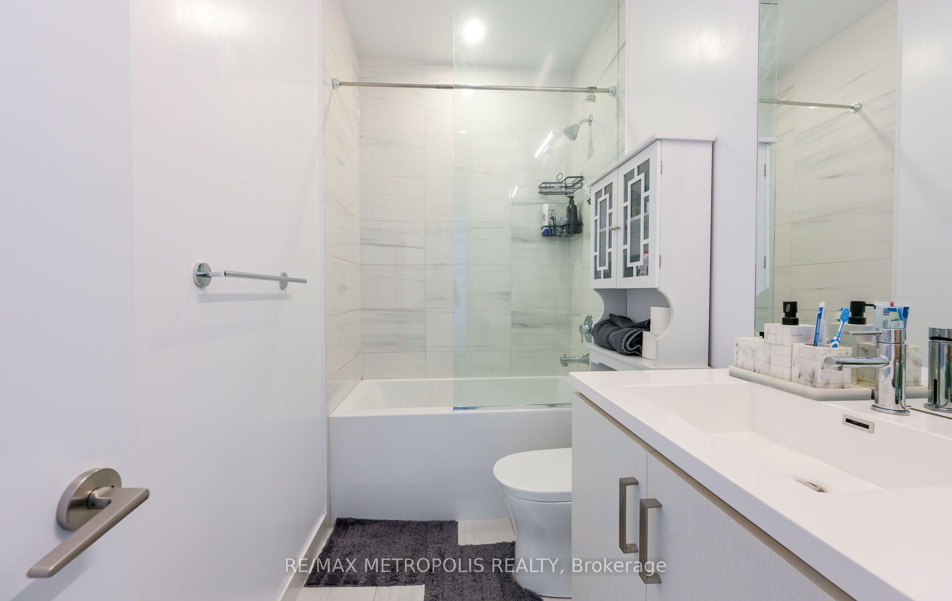 Photo 29 of Unit 1601, 60 Honeycrisp Crescent, Vaughan, Vaughan Corporate Centre — HOMEH