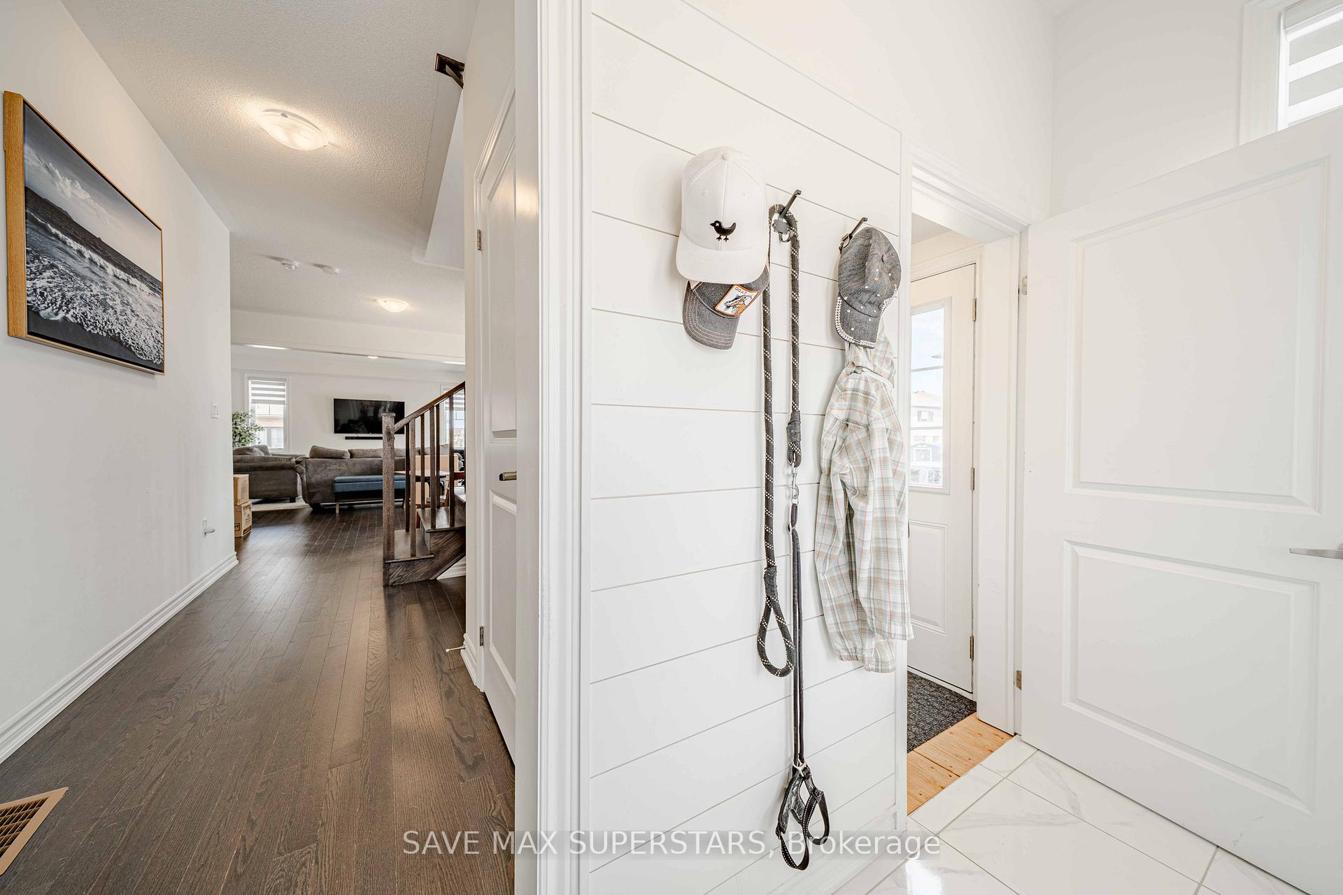 Photo 4 of 34 Bannister Road, Barrie, Rural Barrie Southeast — HOMEH