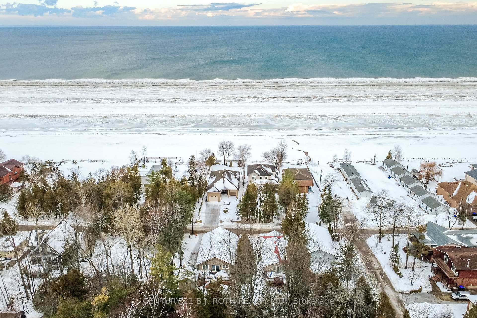Photo 3 of 991 Shore Lane, Wasaga Beach — HOMEH