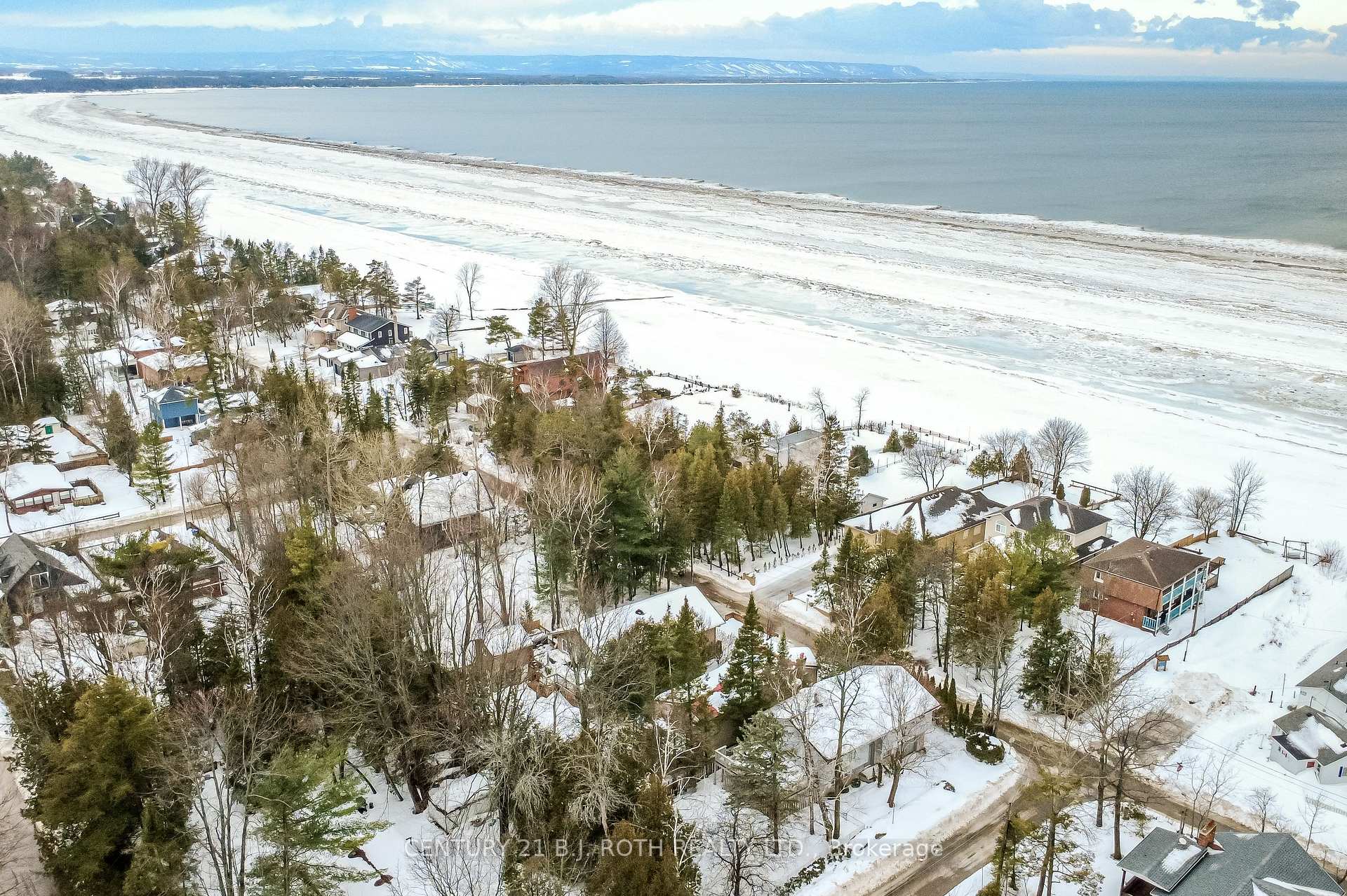 Photo 4 of 991 Shore Lane, Wasaga Beach — HOMEH