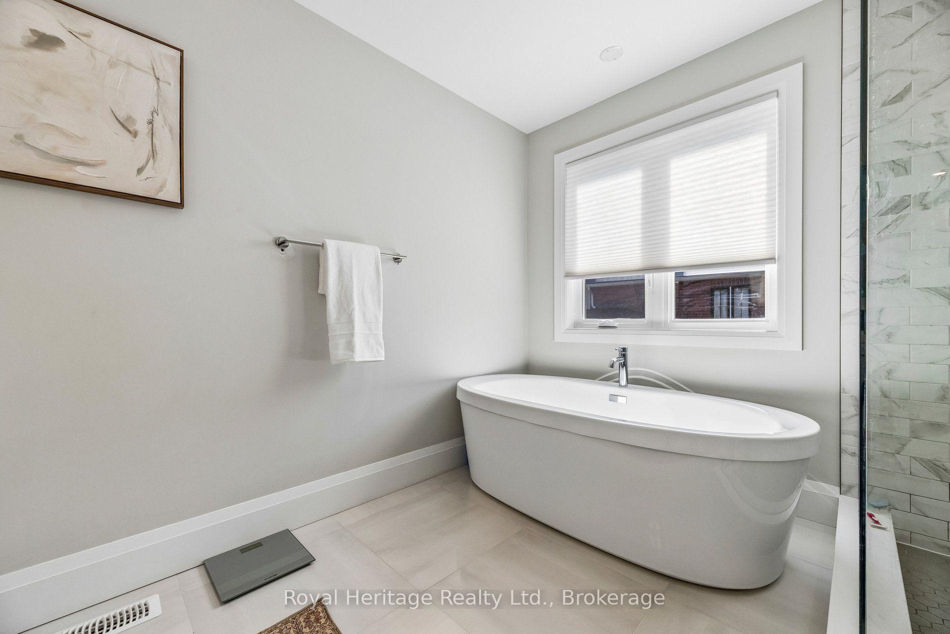 Photo 19 of 55 Harry Lee Crescent, Clarington, Bowmanville — HOMEH