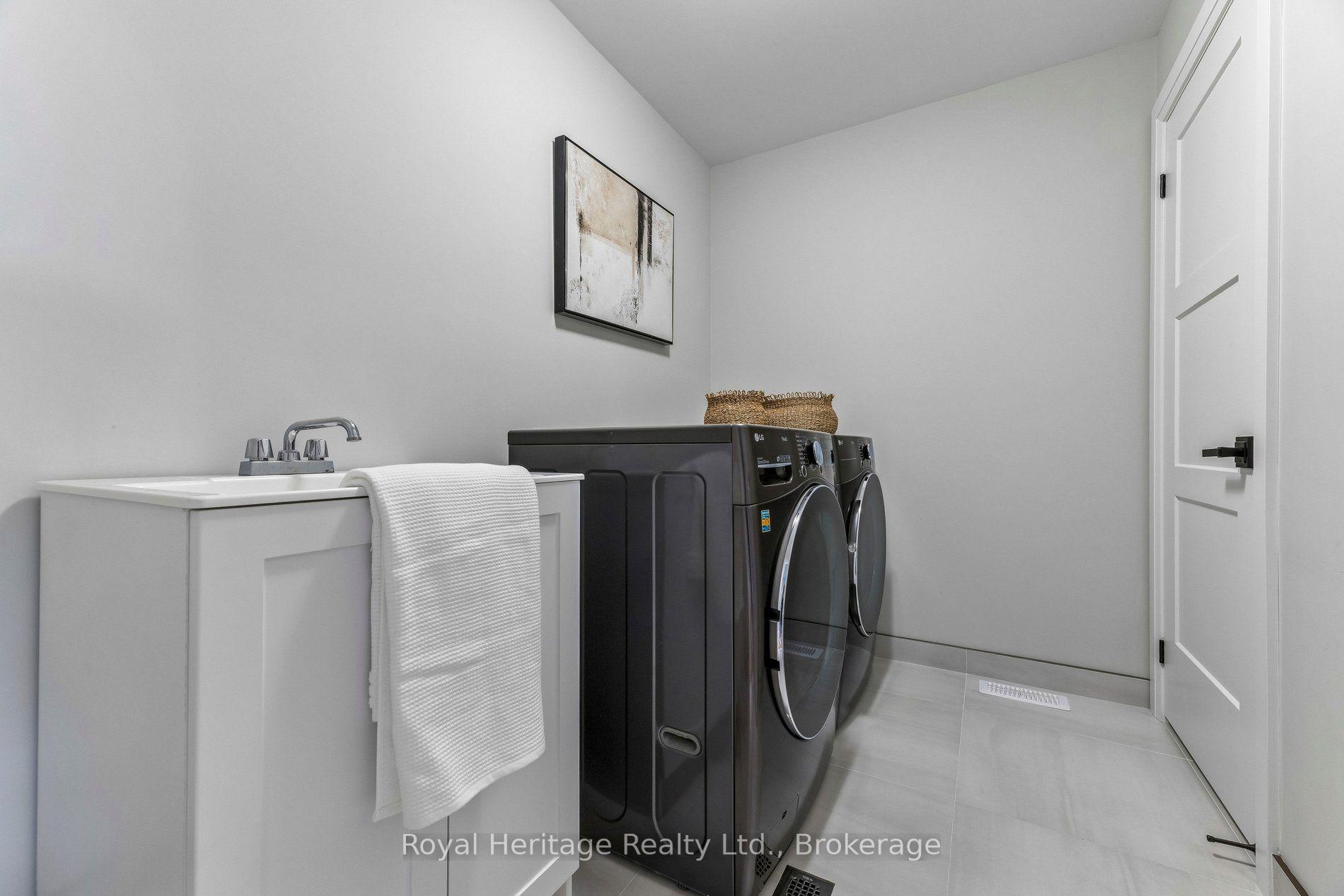 Photo 24 of 55 Harry Lee Crescent, Clarington, Bowmanville — HOMEH